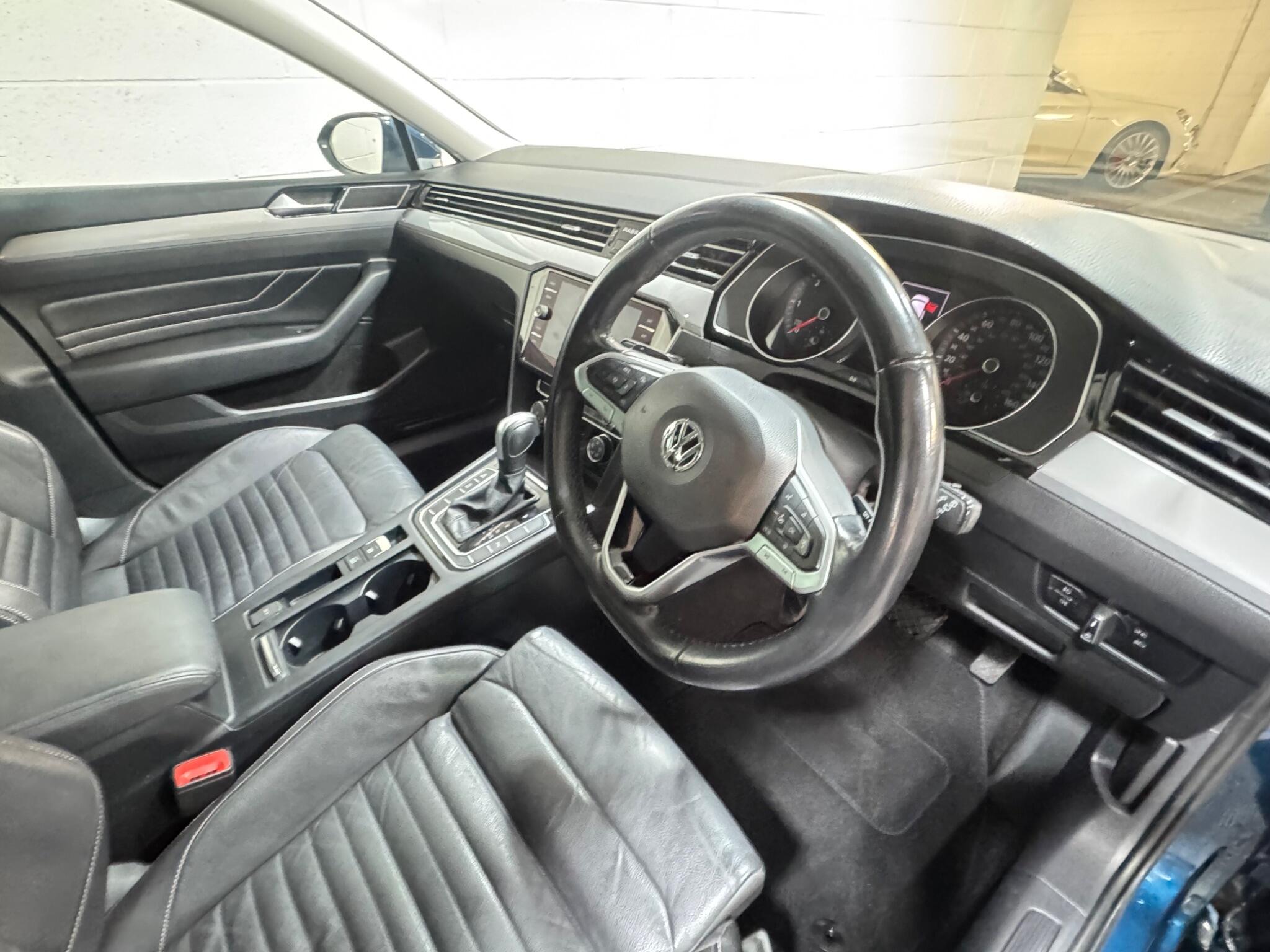 Volkswagen Passat - Image 8