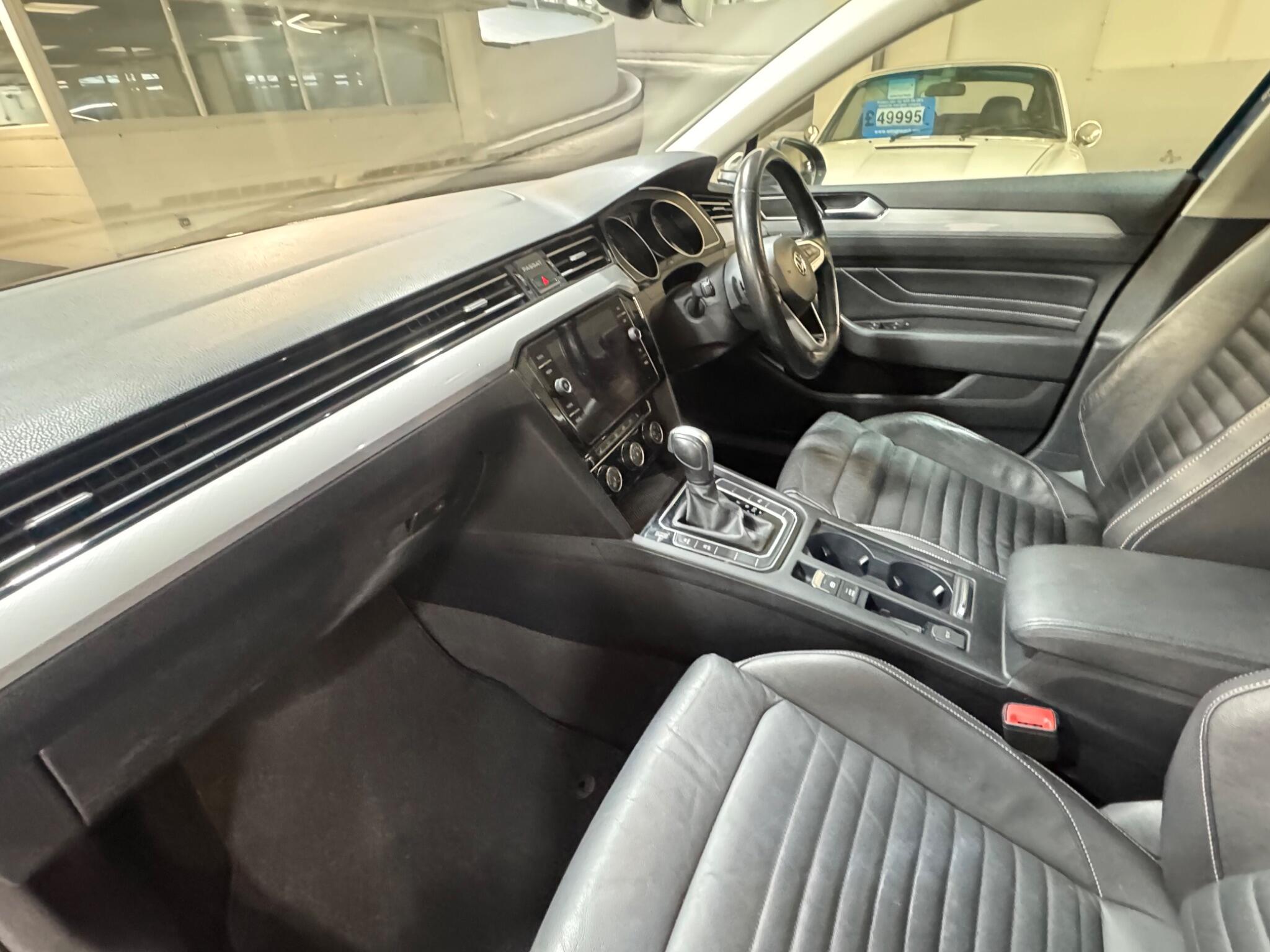 Volkswagen Passat - Image 10