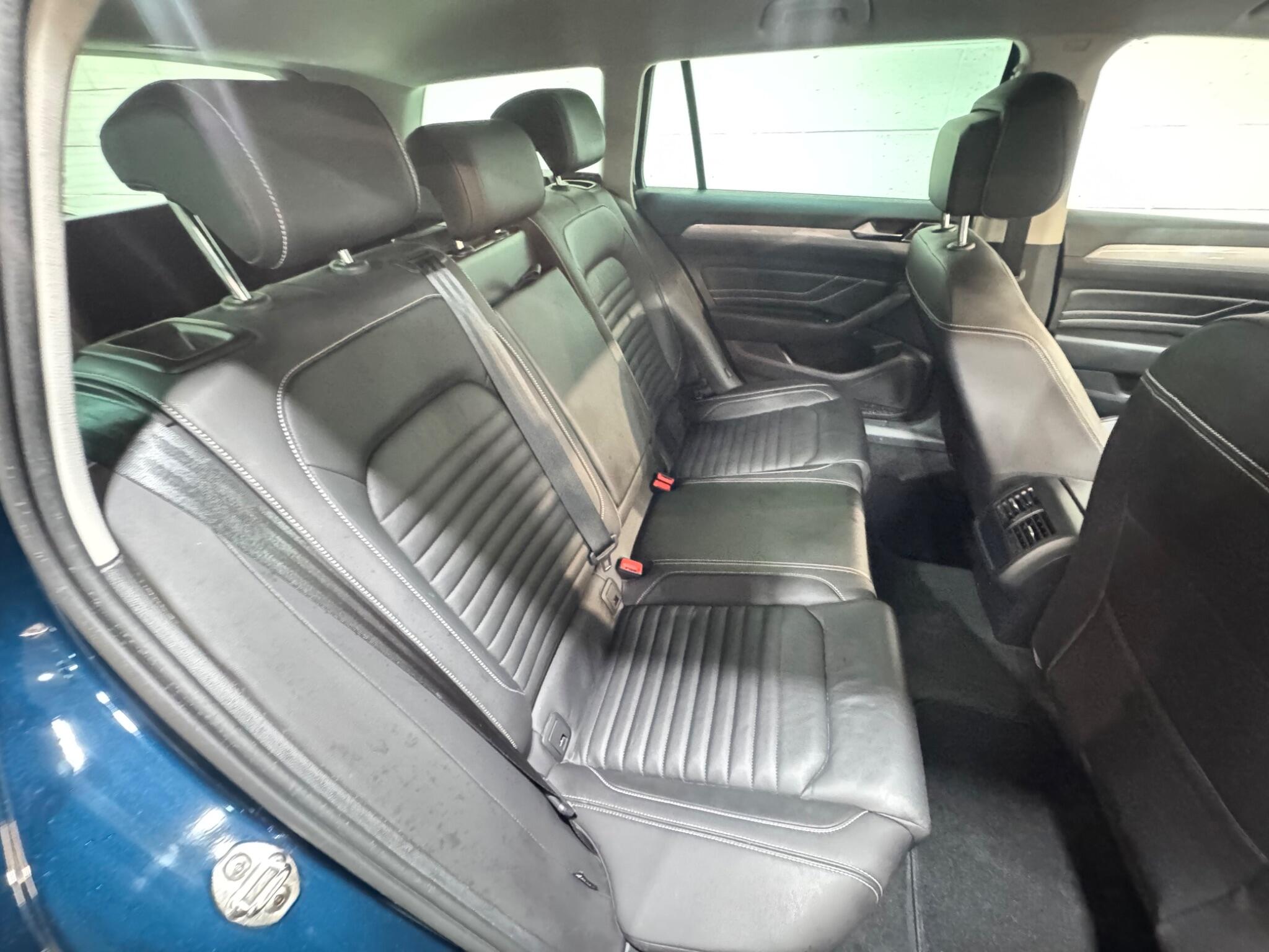 Volkswagen Passat - Image 11