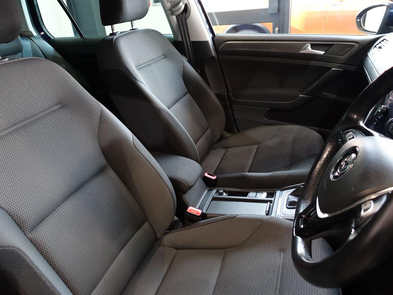 Volkswagen Golf - Image 18