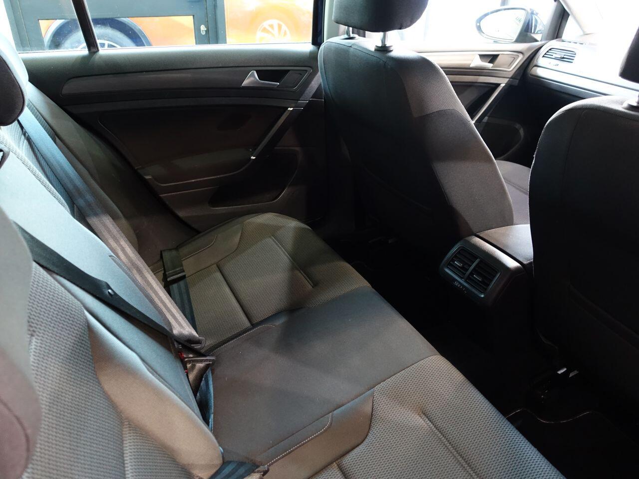 Volkswagen Golf - Image 20