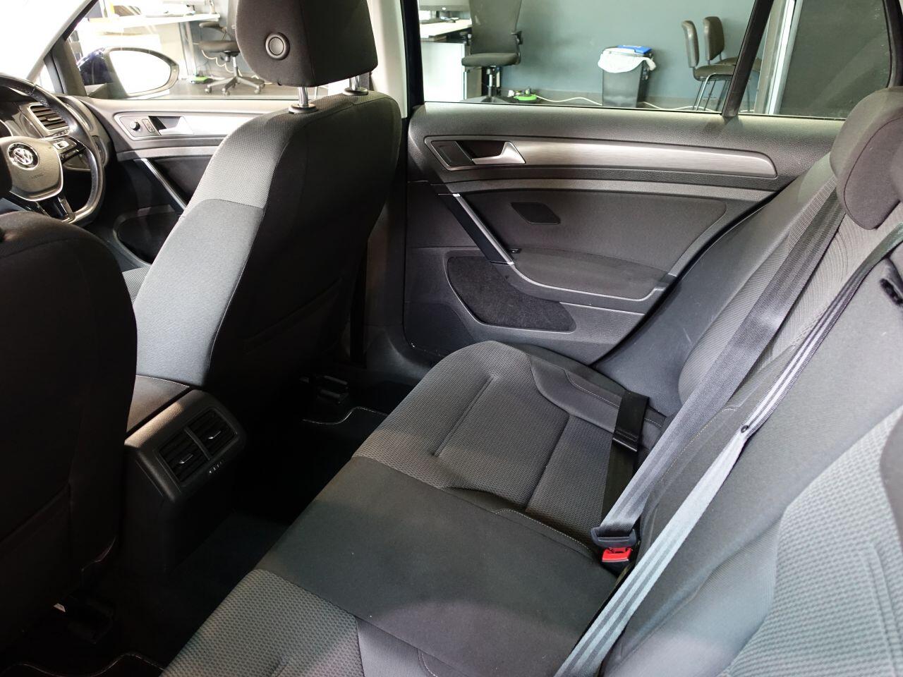 Volkswagen Golf - Image 21