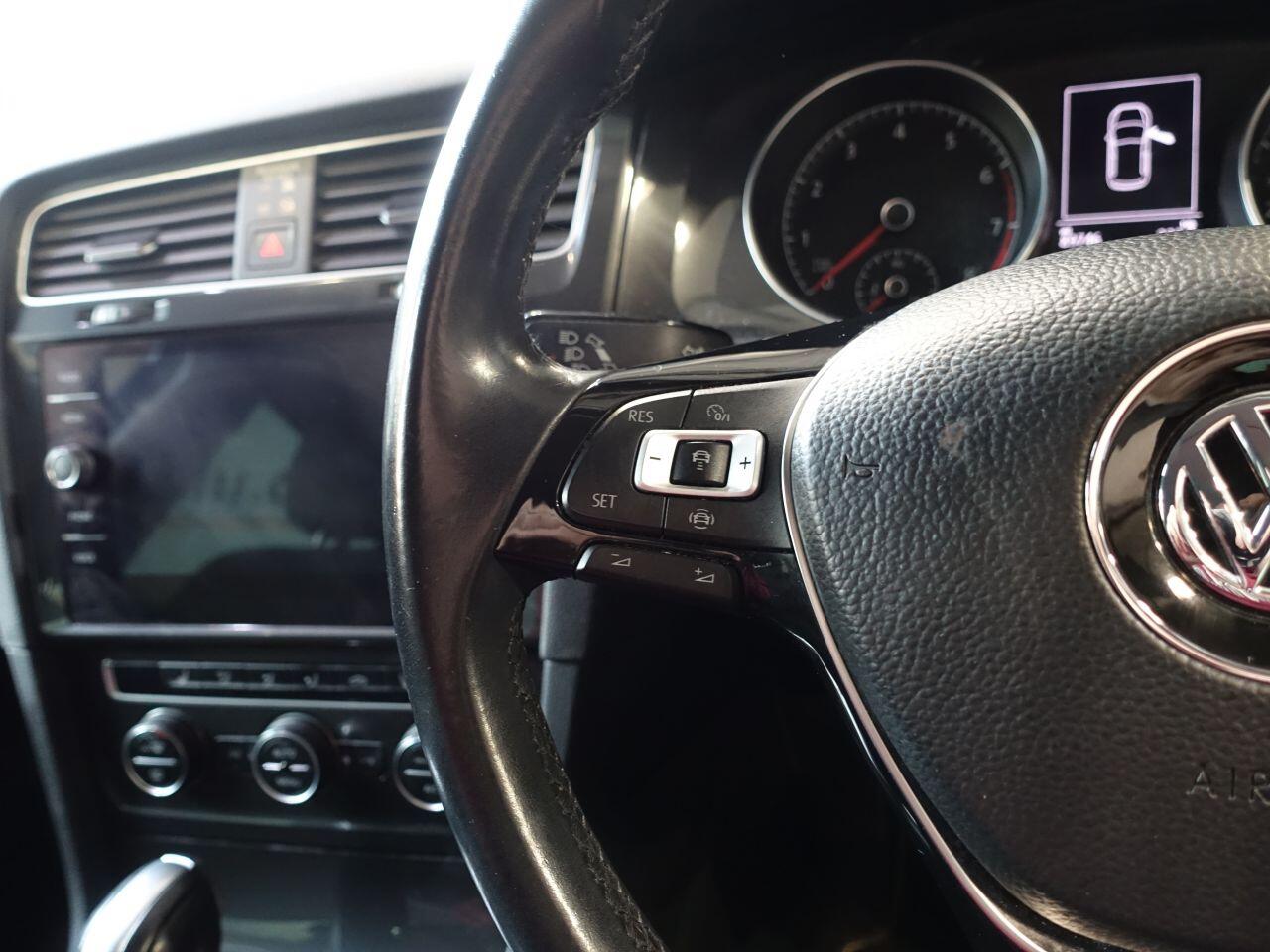 Volkswagen Golf - Image 24