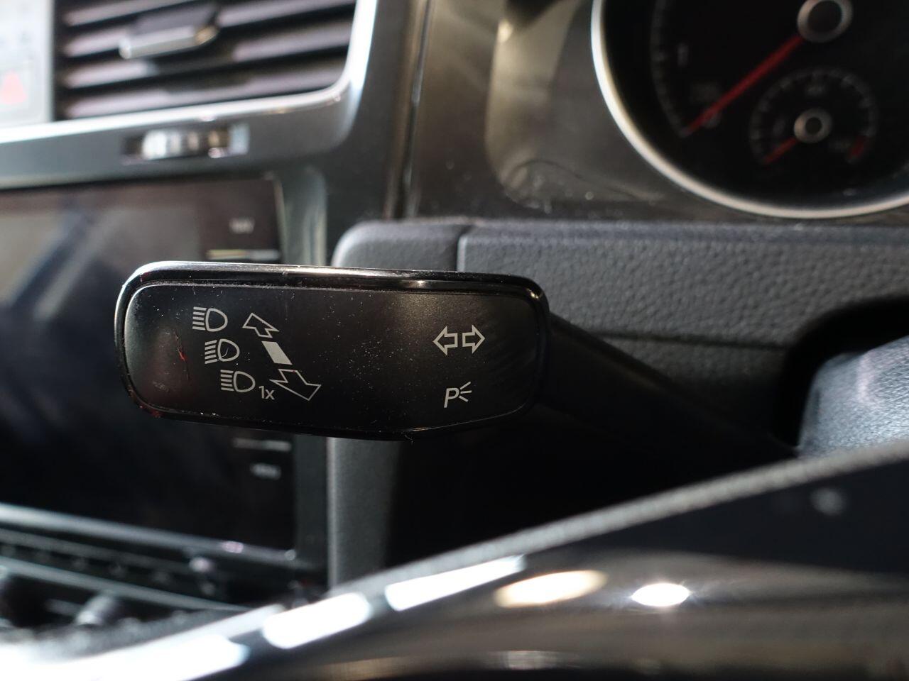 Volkswagen Golf - Image 26