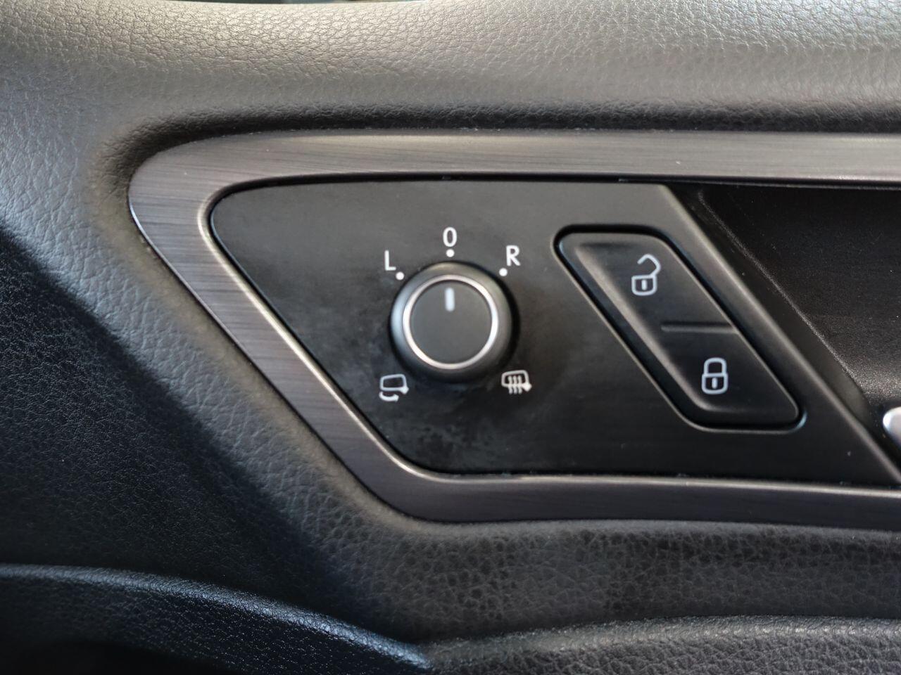 Volkswagen Golf - Image 31