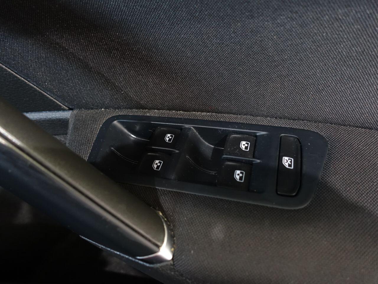 Volkswagen Golf - Image 32