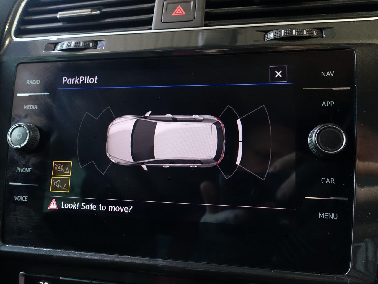 Volkswagen Golf - Image 33