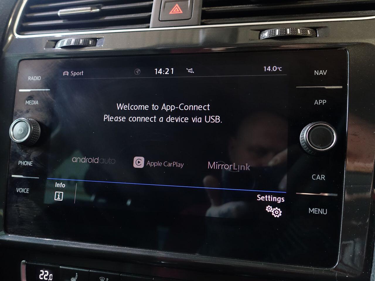 Volkswagen Golf - Image 37