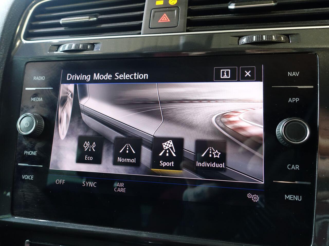 Volkswagen Golf - Image 41