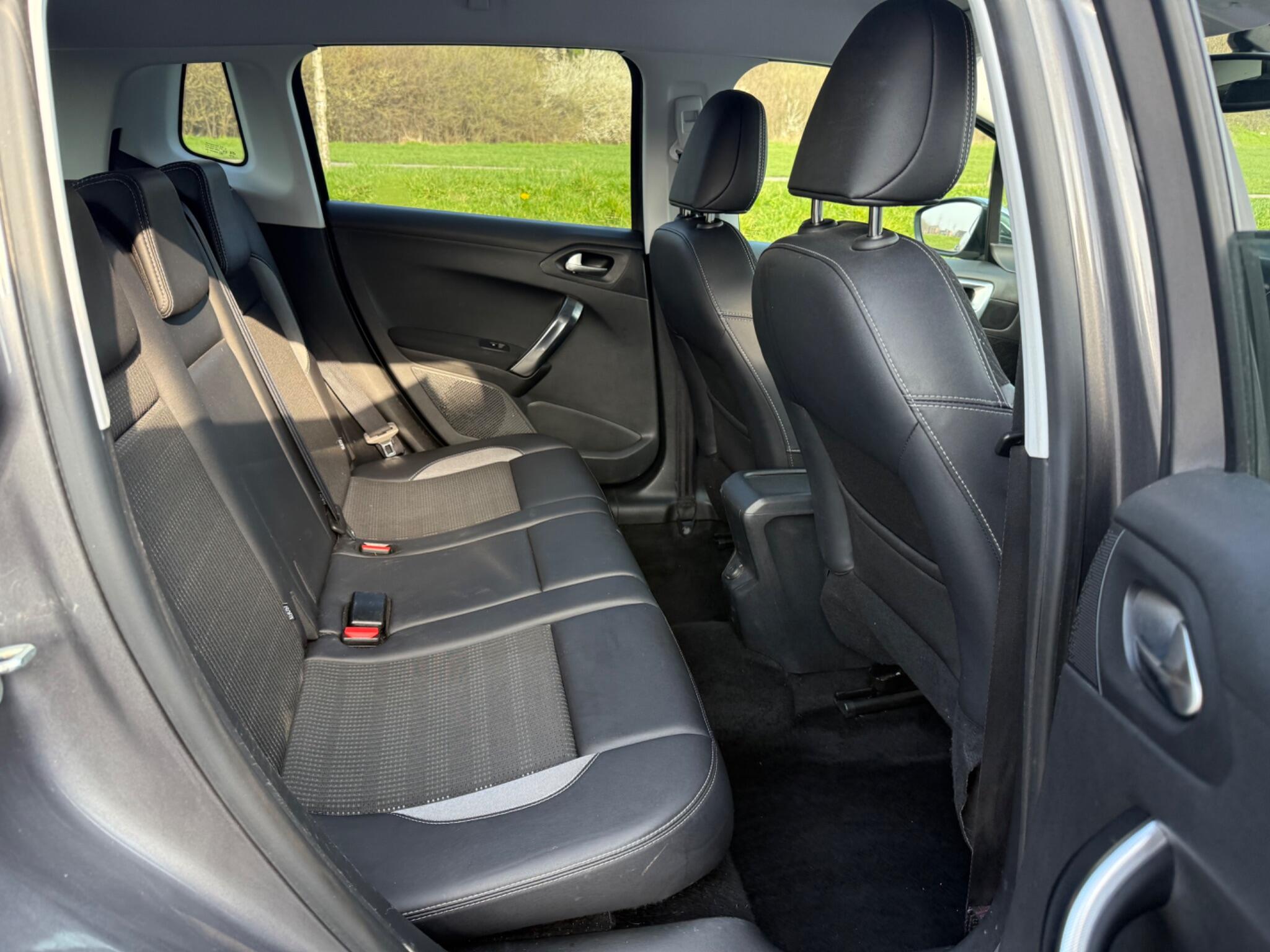 Peugeot 2008 - Image 8