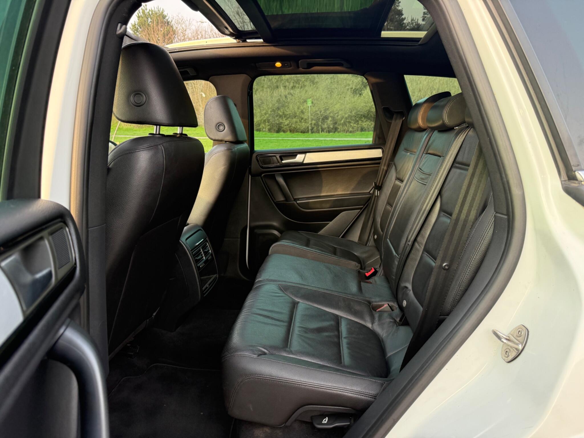 Volkswagen Touareg - Image 8