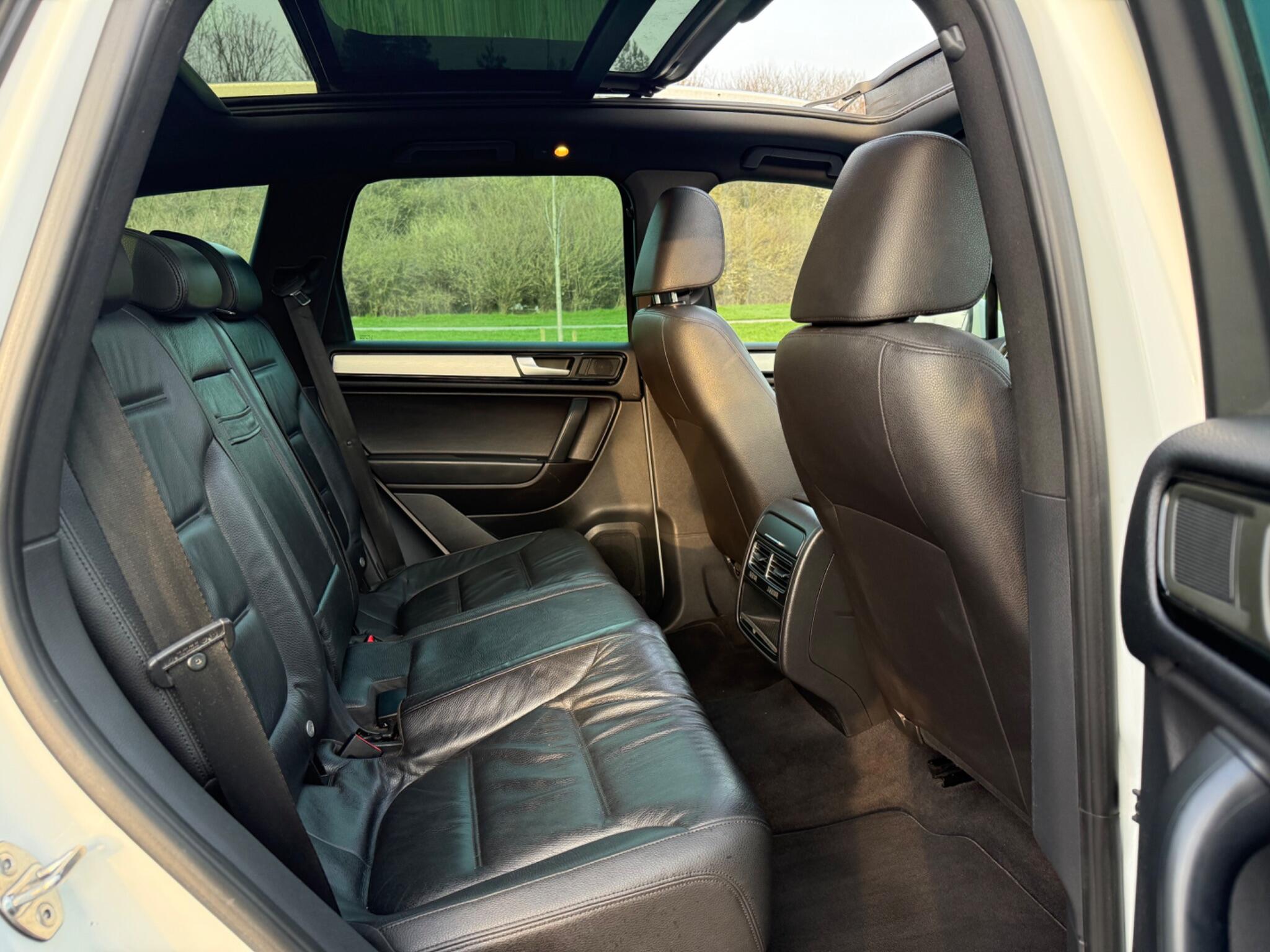 Volkswagen Touareg - Image 10