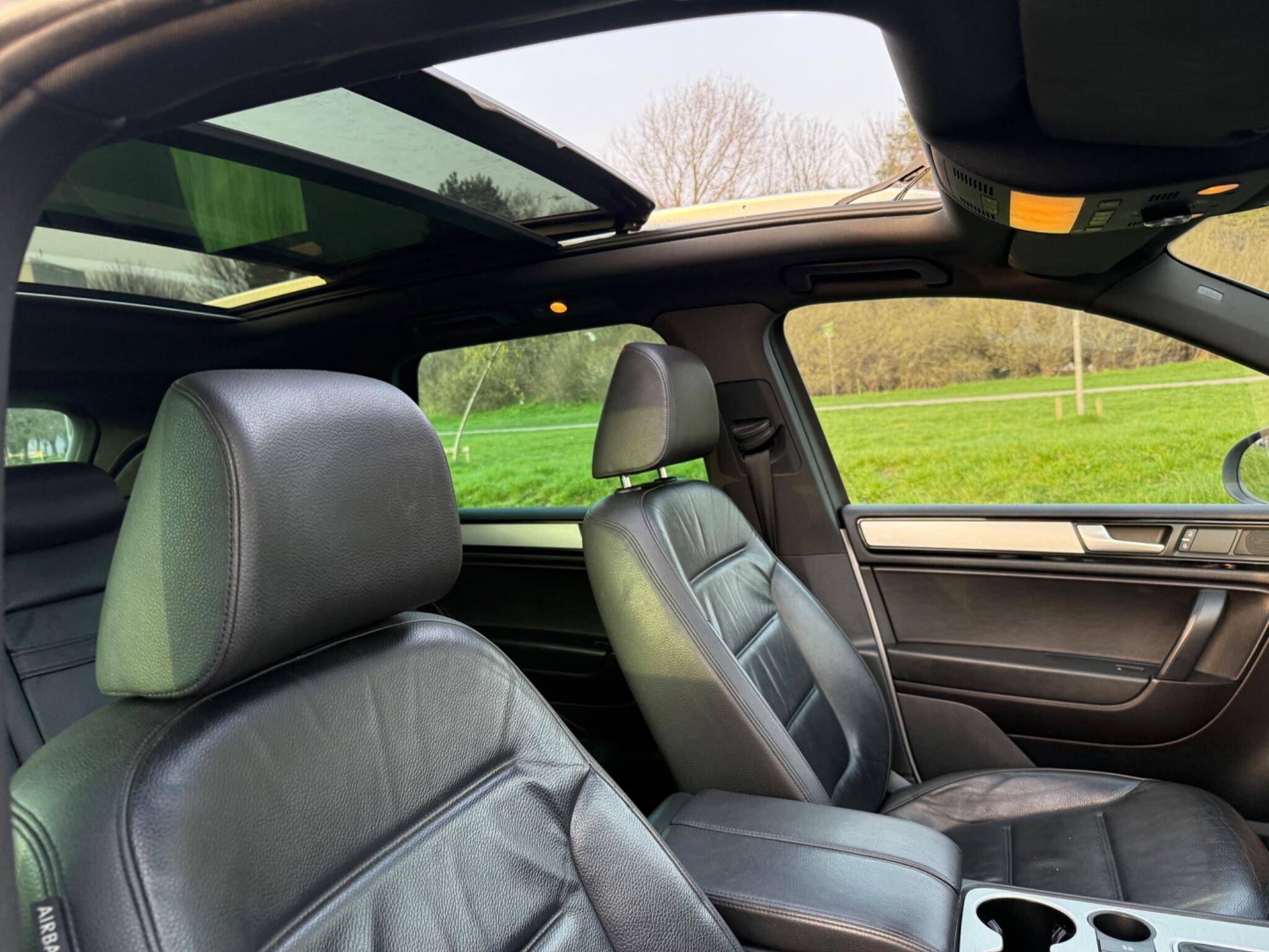 Volkswagen Touareg - Image 13