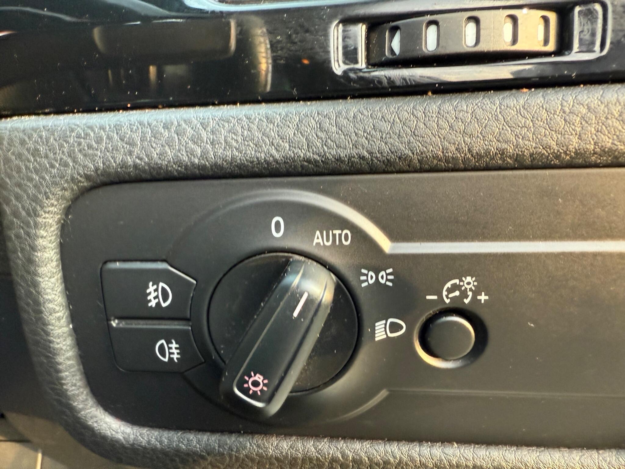 Volkswagen Touareg - Image 17