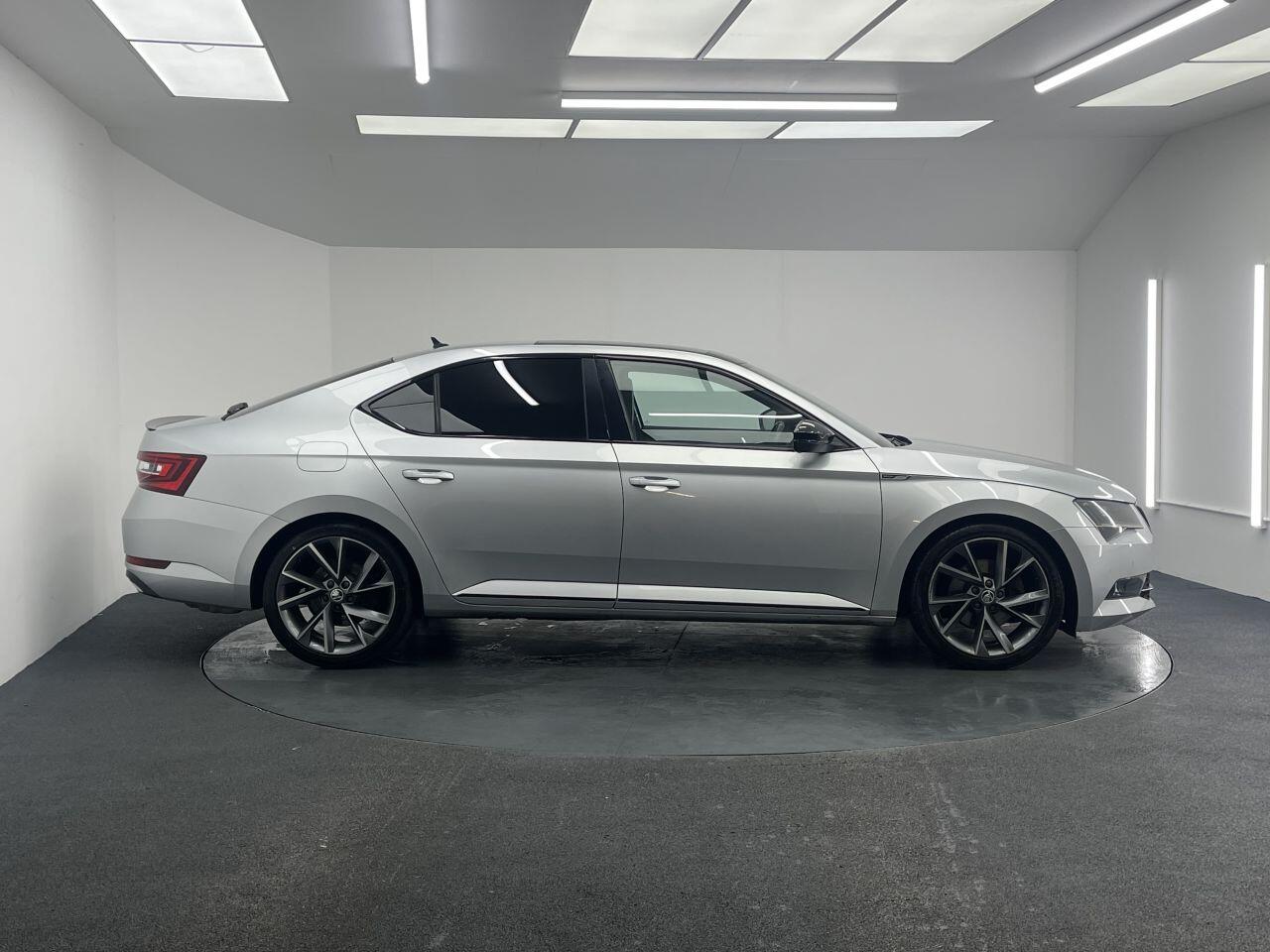 Skoda Superb - Image 14