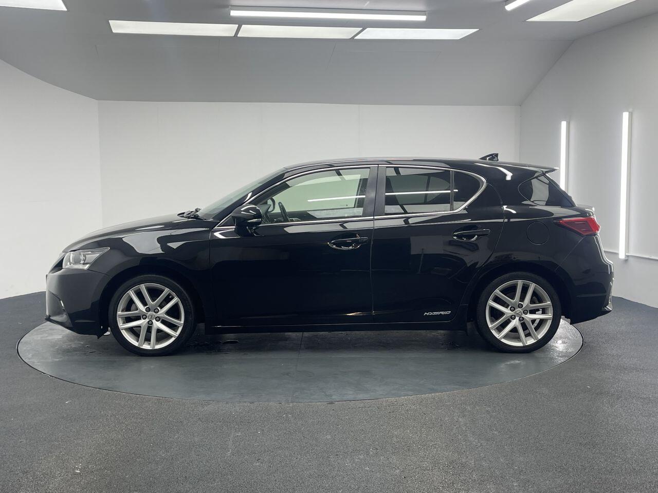 Lexus CT - Image 11