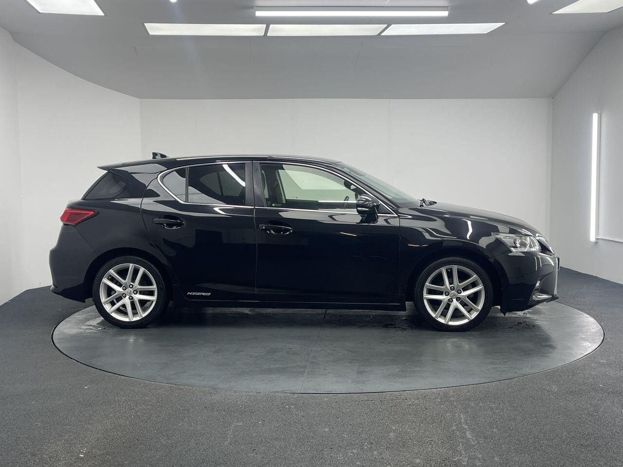 Lexus CT - Image 20