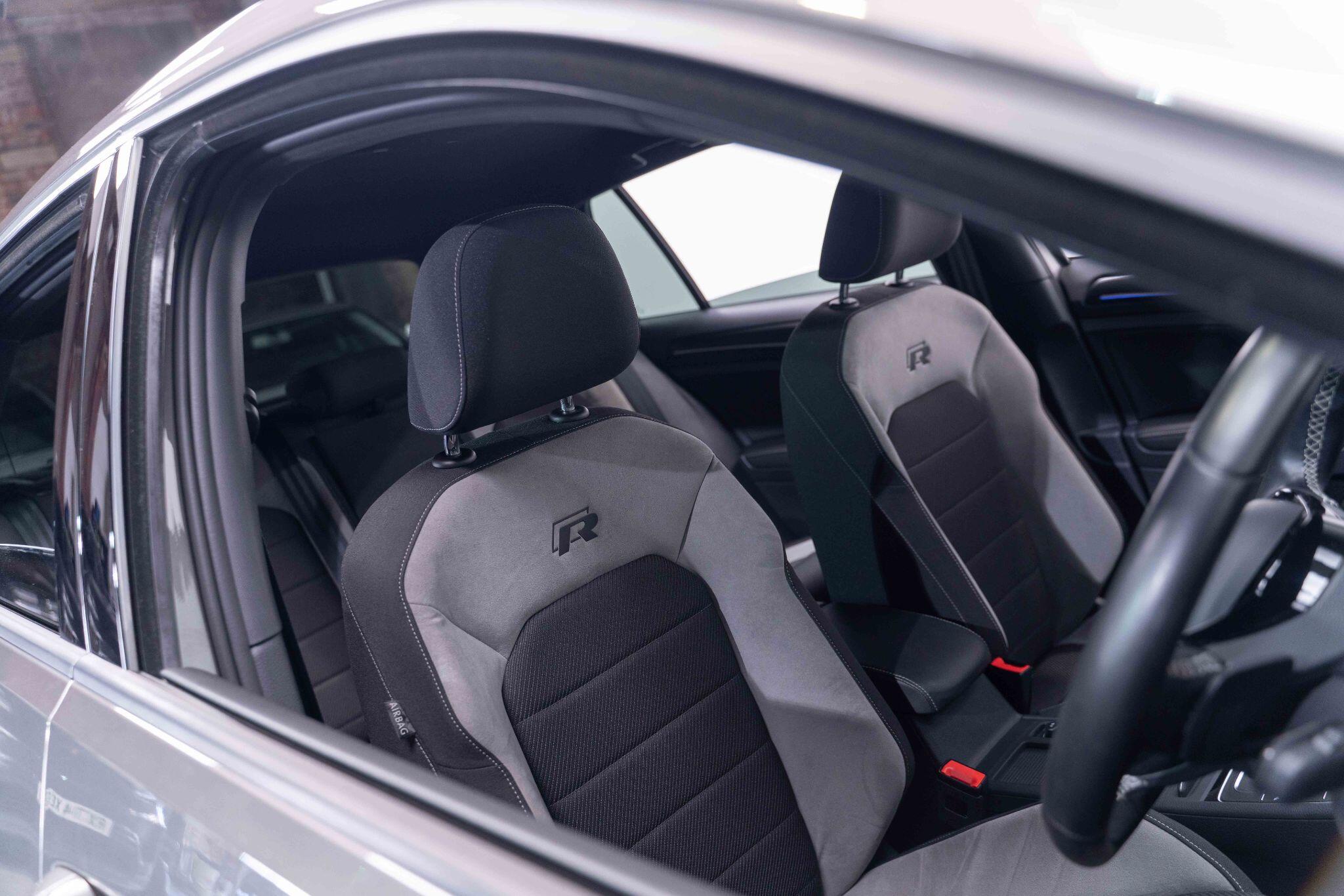 Volkswagen Golf - Image 8