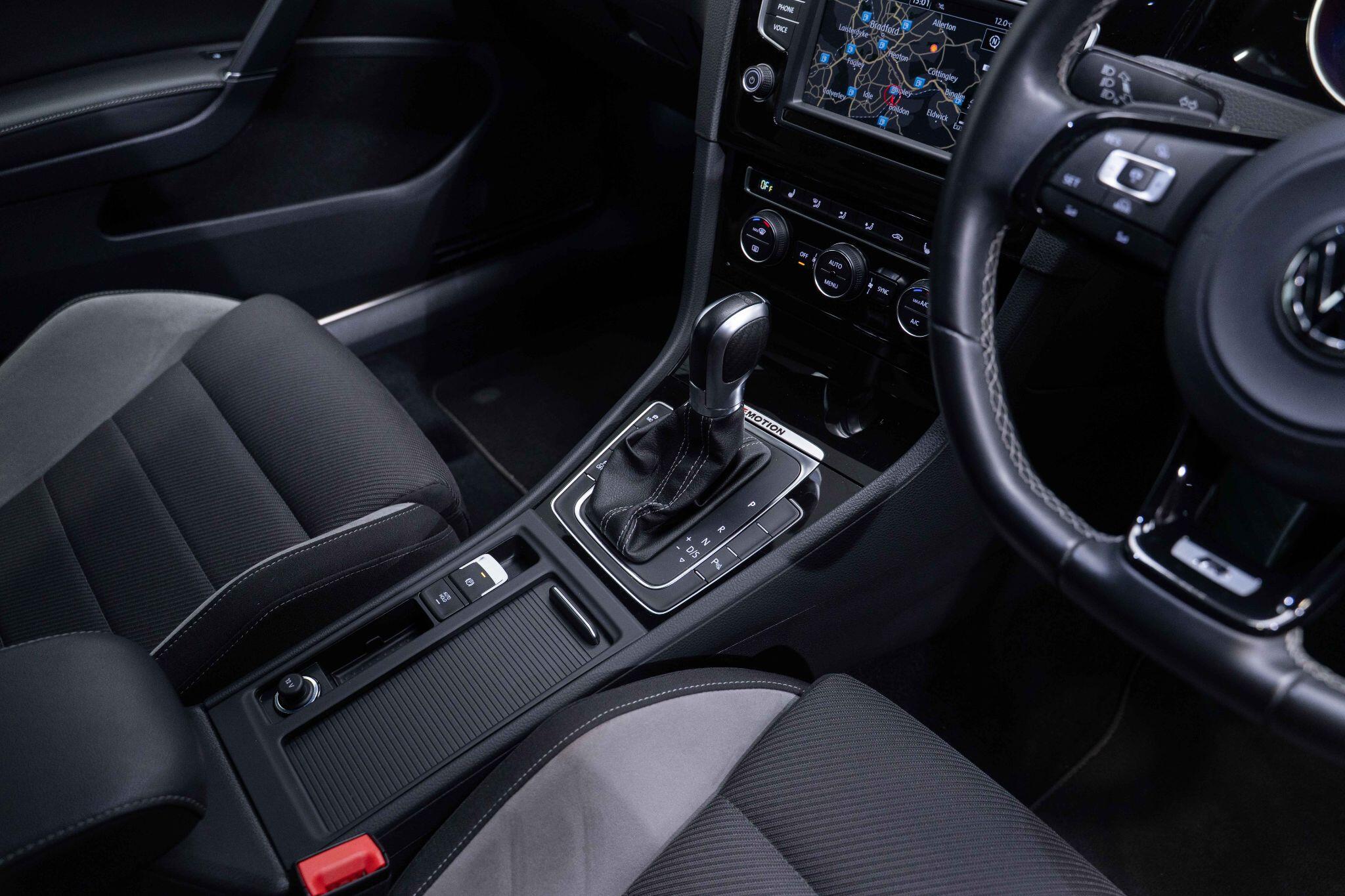 Volkswagen Golf - Image 10