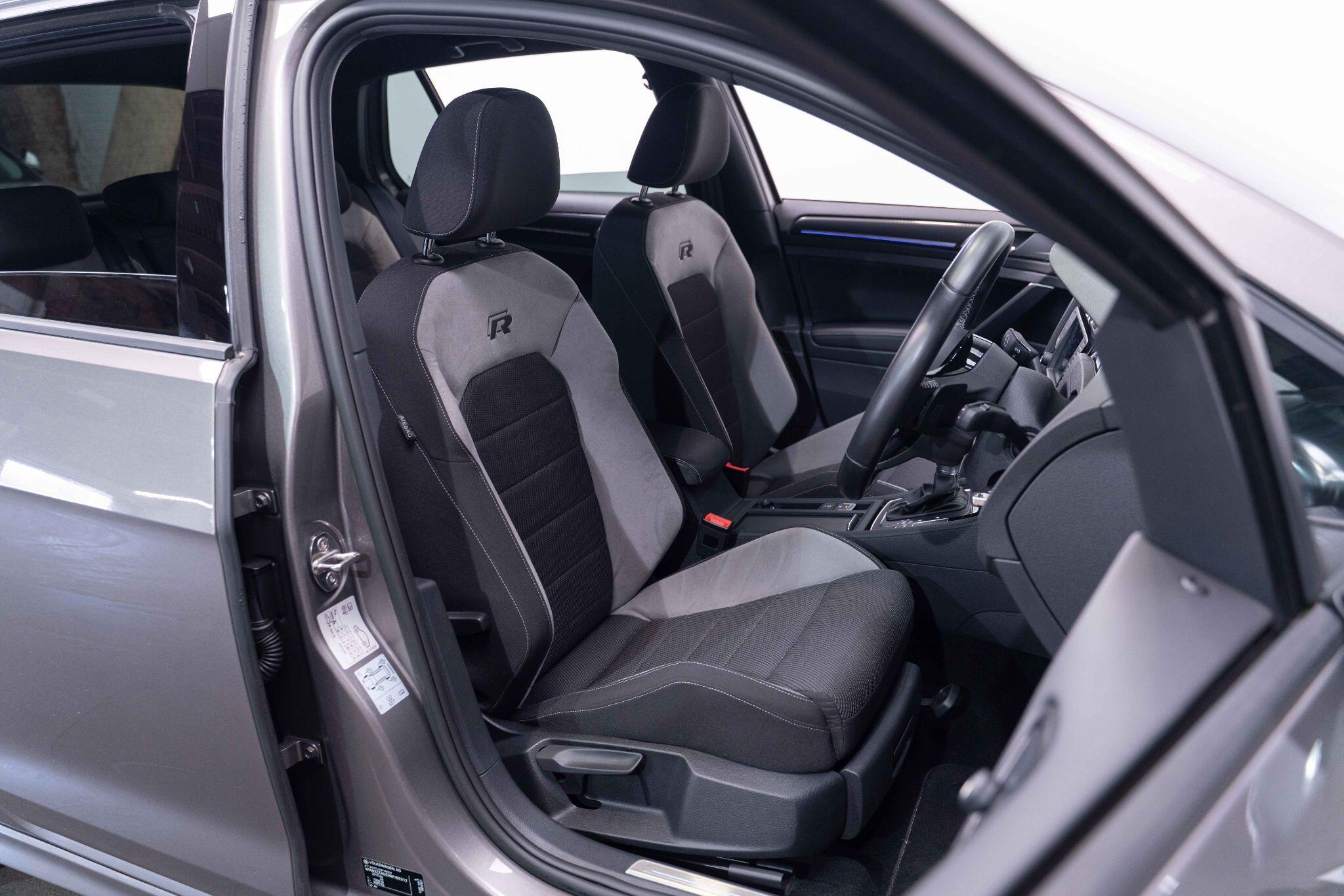 Volkswagen Golf - Image 13