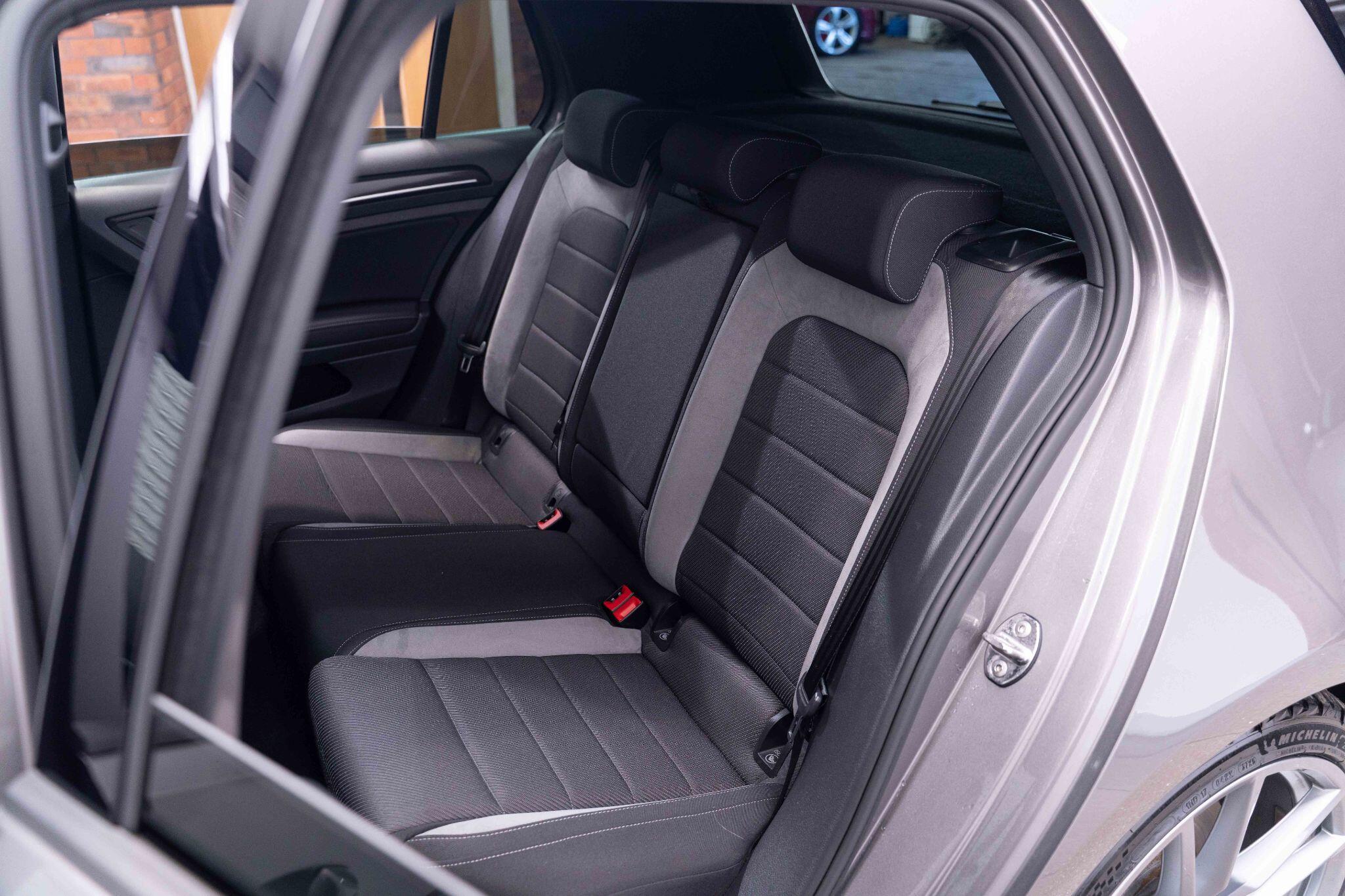 Volkswagen Golf - Image 14