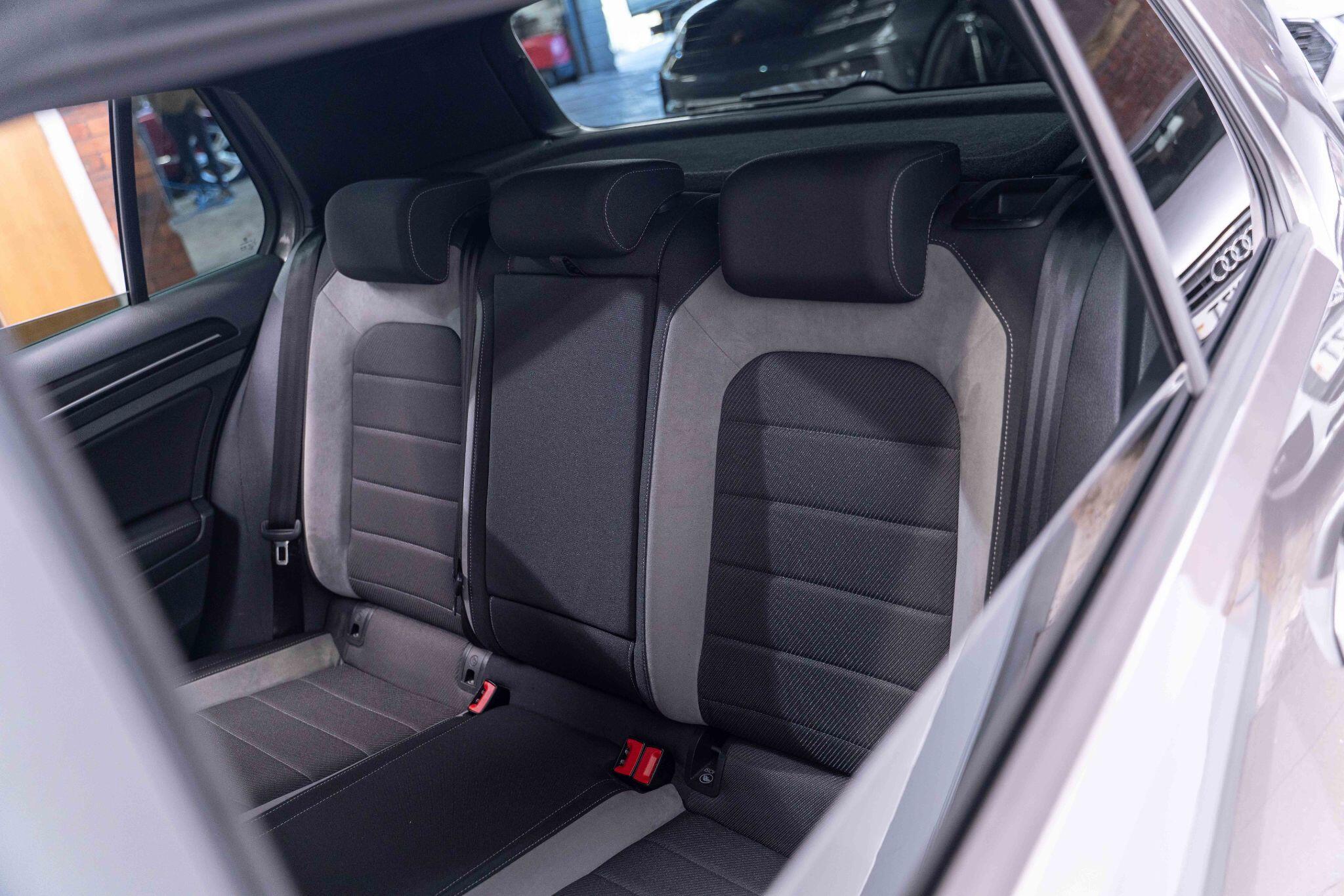 Volkswagen Golf - Image 15