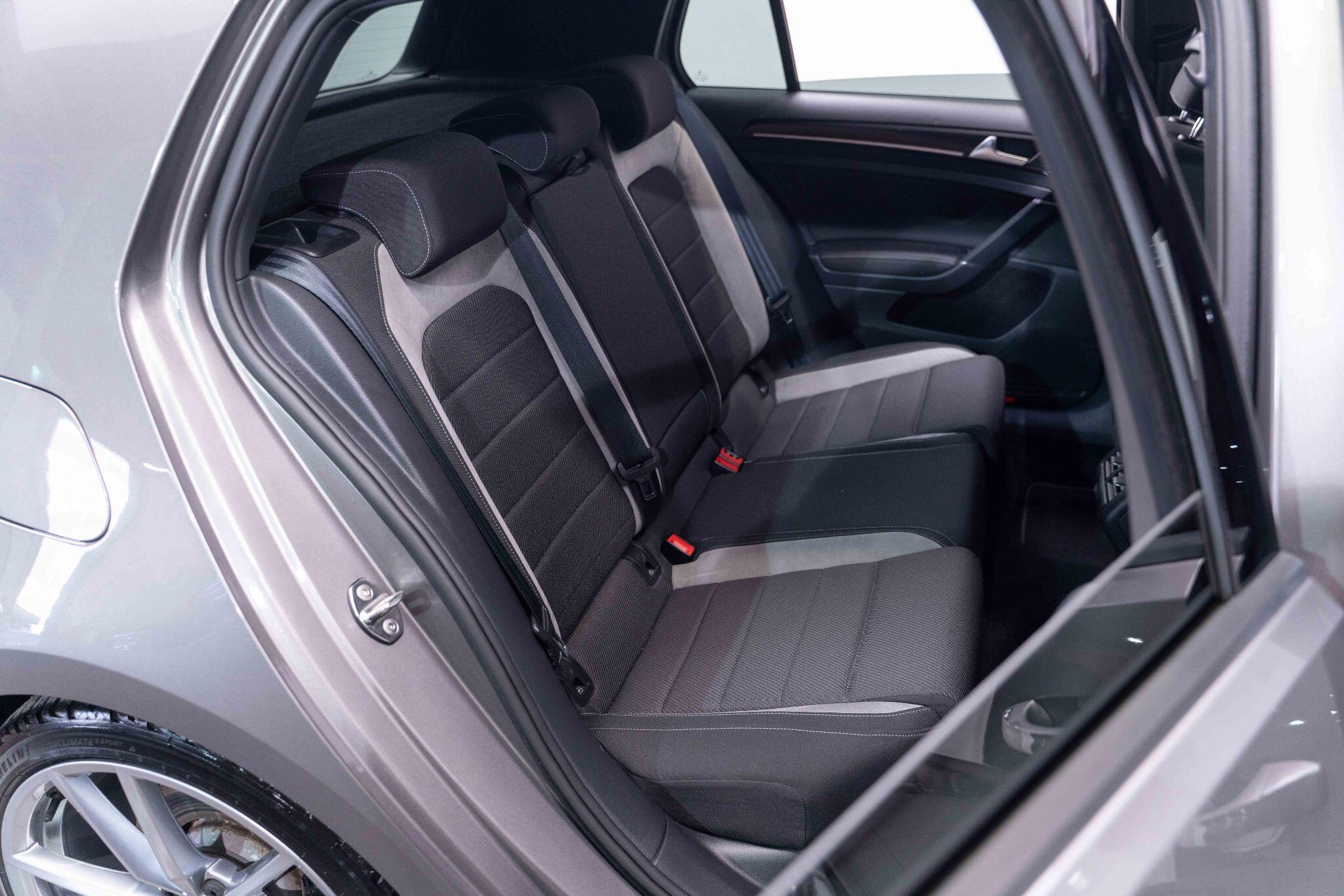 Volkswagen Golf - Image 17