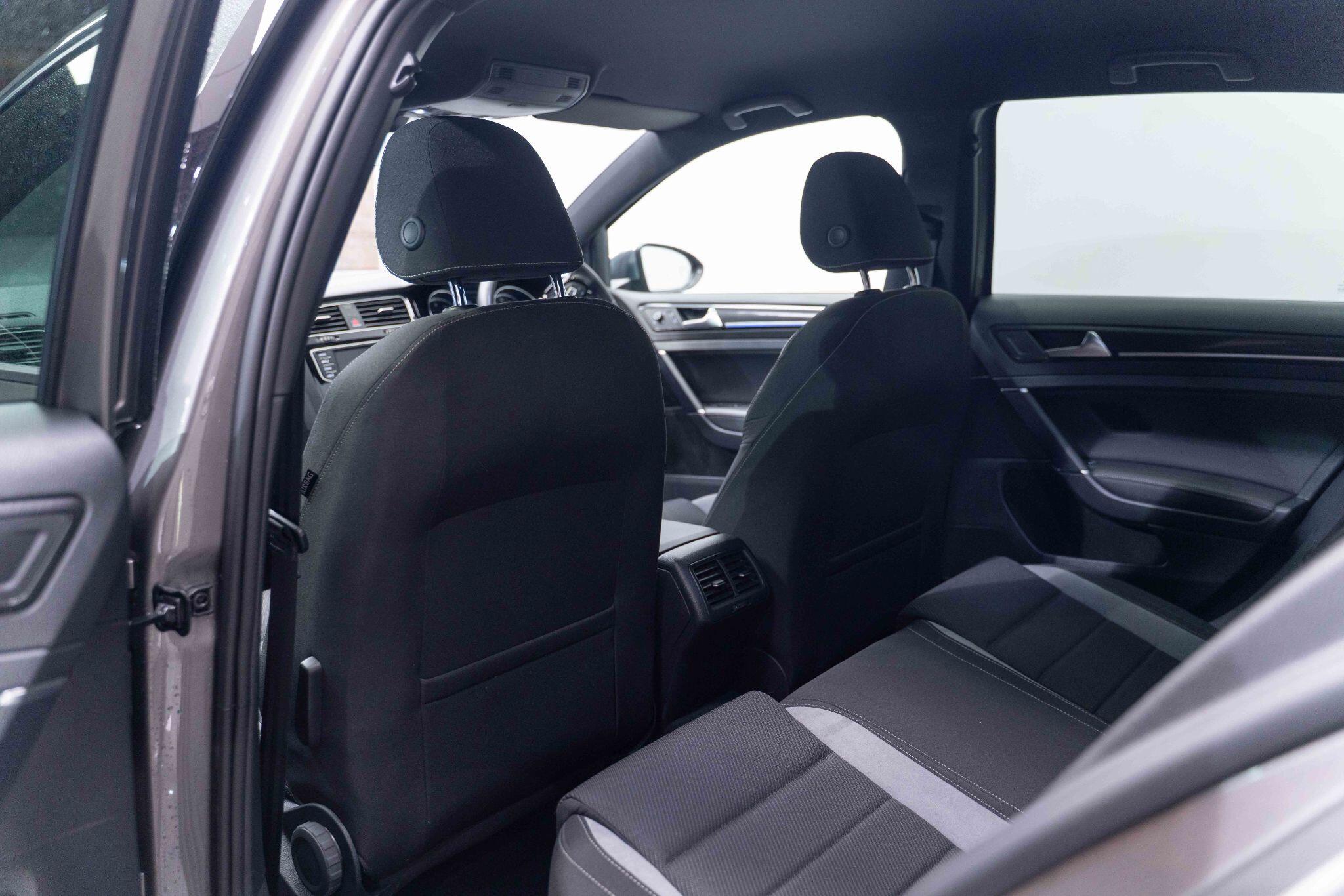 Volkswagen Golf - Image 18