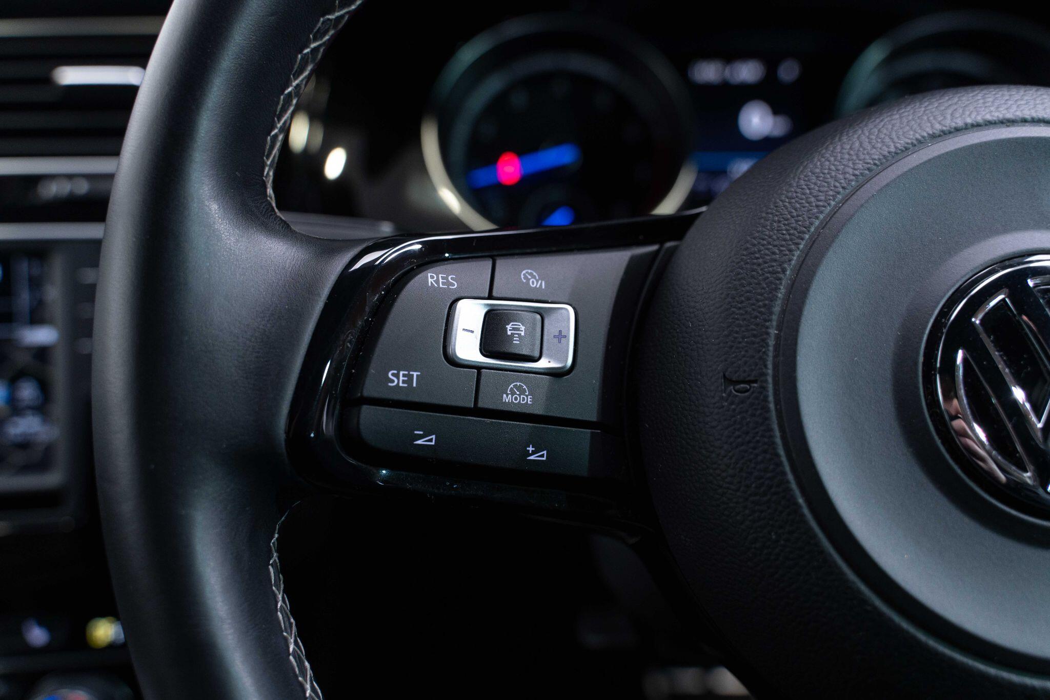 Volkswagen Golf - Image 20