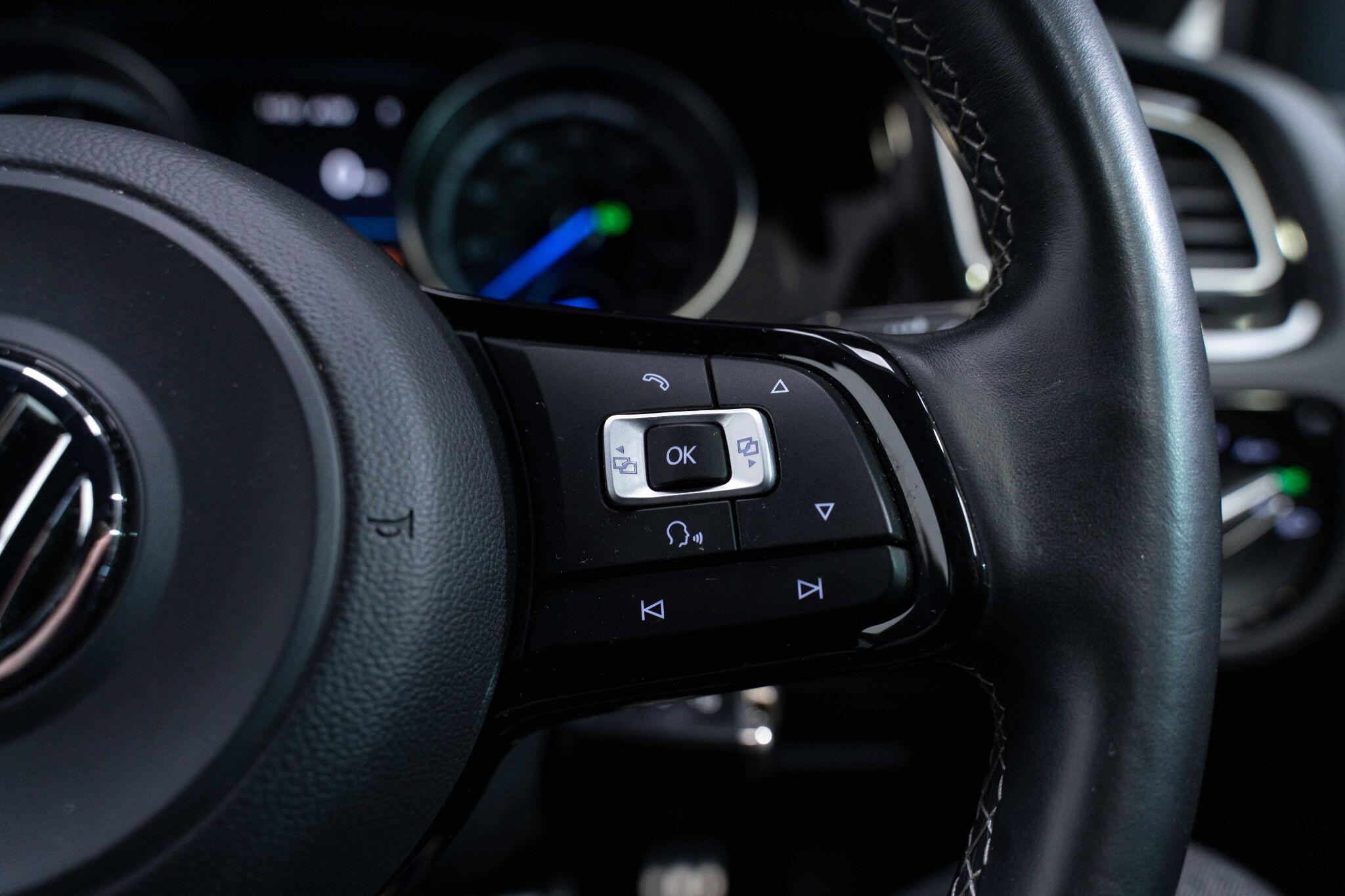 Volkswagen Golf - Image 21