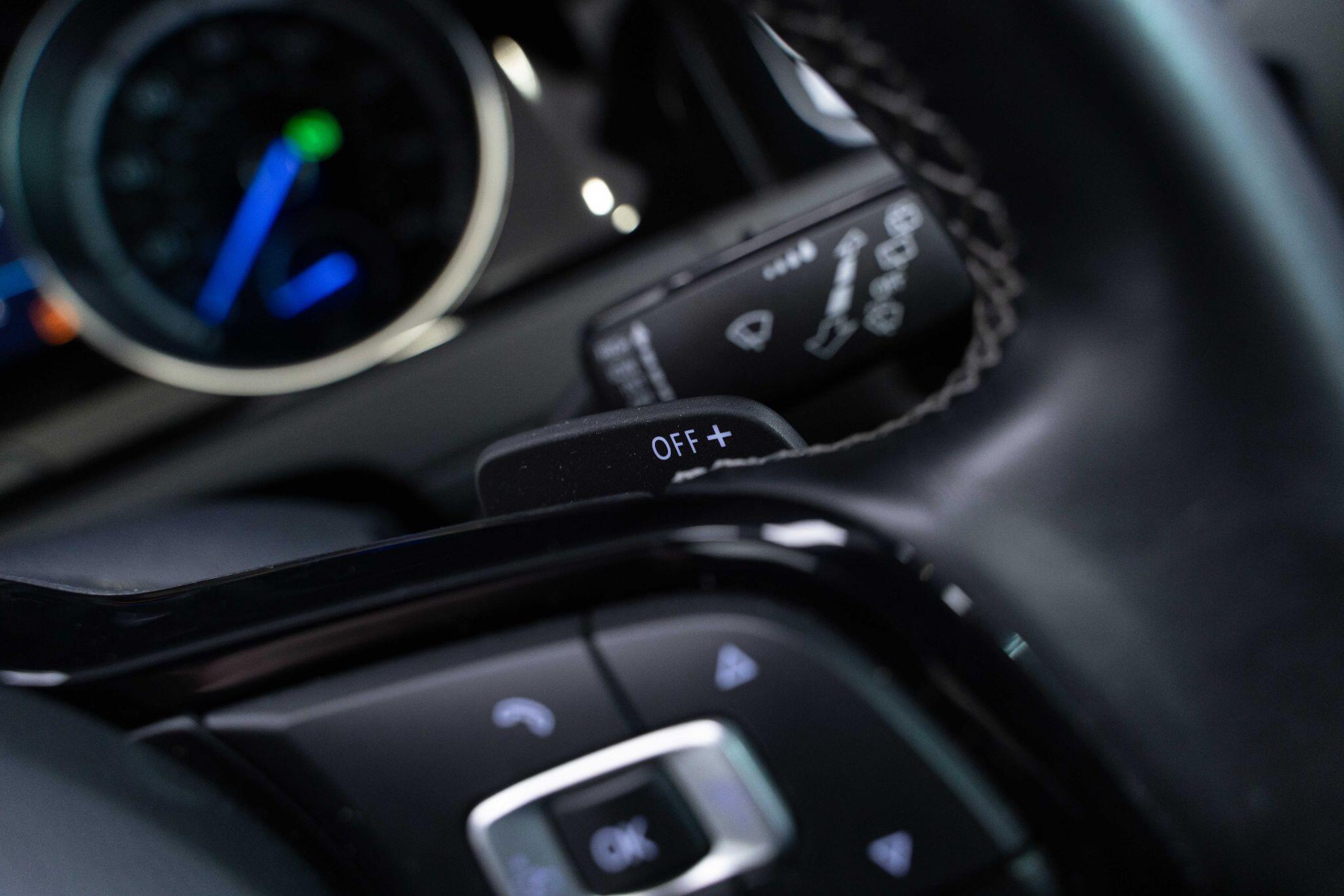 Volkswagen Golf - Image 22