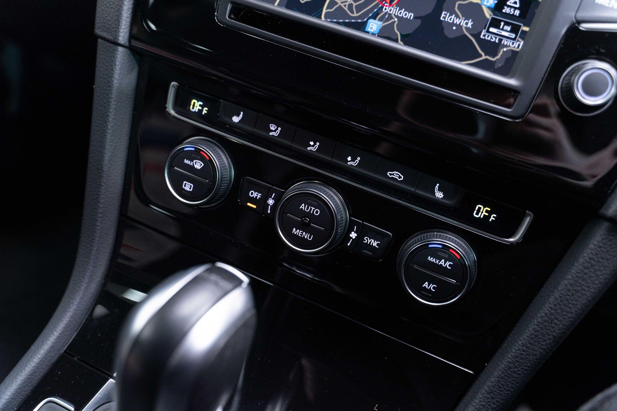 Volkswagen Golf - Image 23