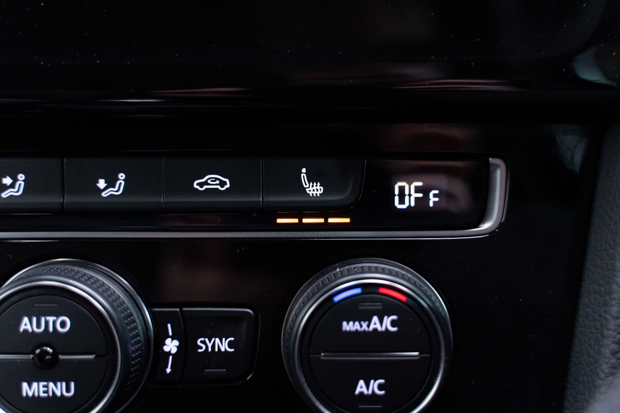 Volkswagen Golf - Image 24