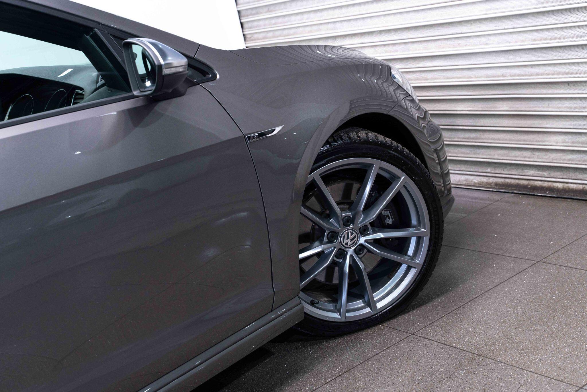 Volkswagen Golf - Image 29