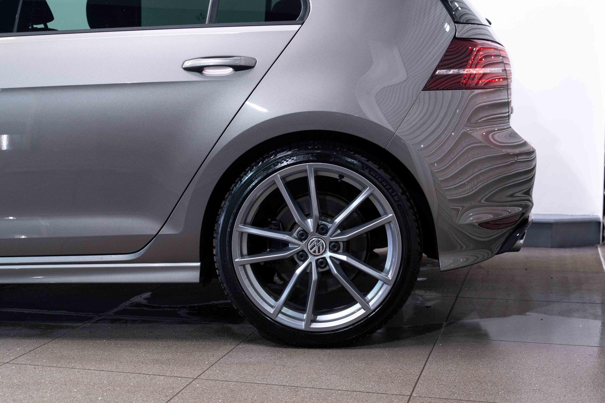 Volkswagen Golf - Image 30