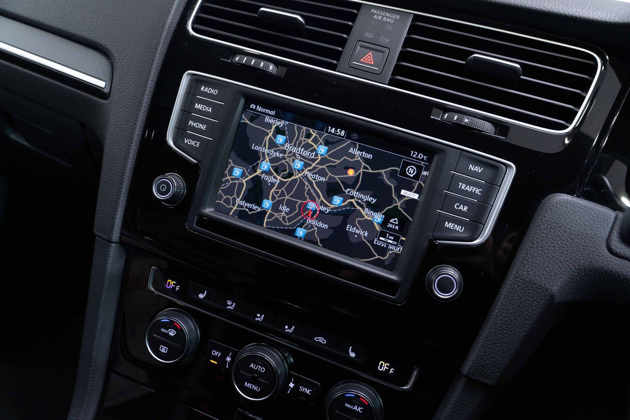 Volkswagen Golf - Image 31