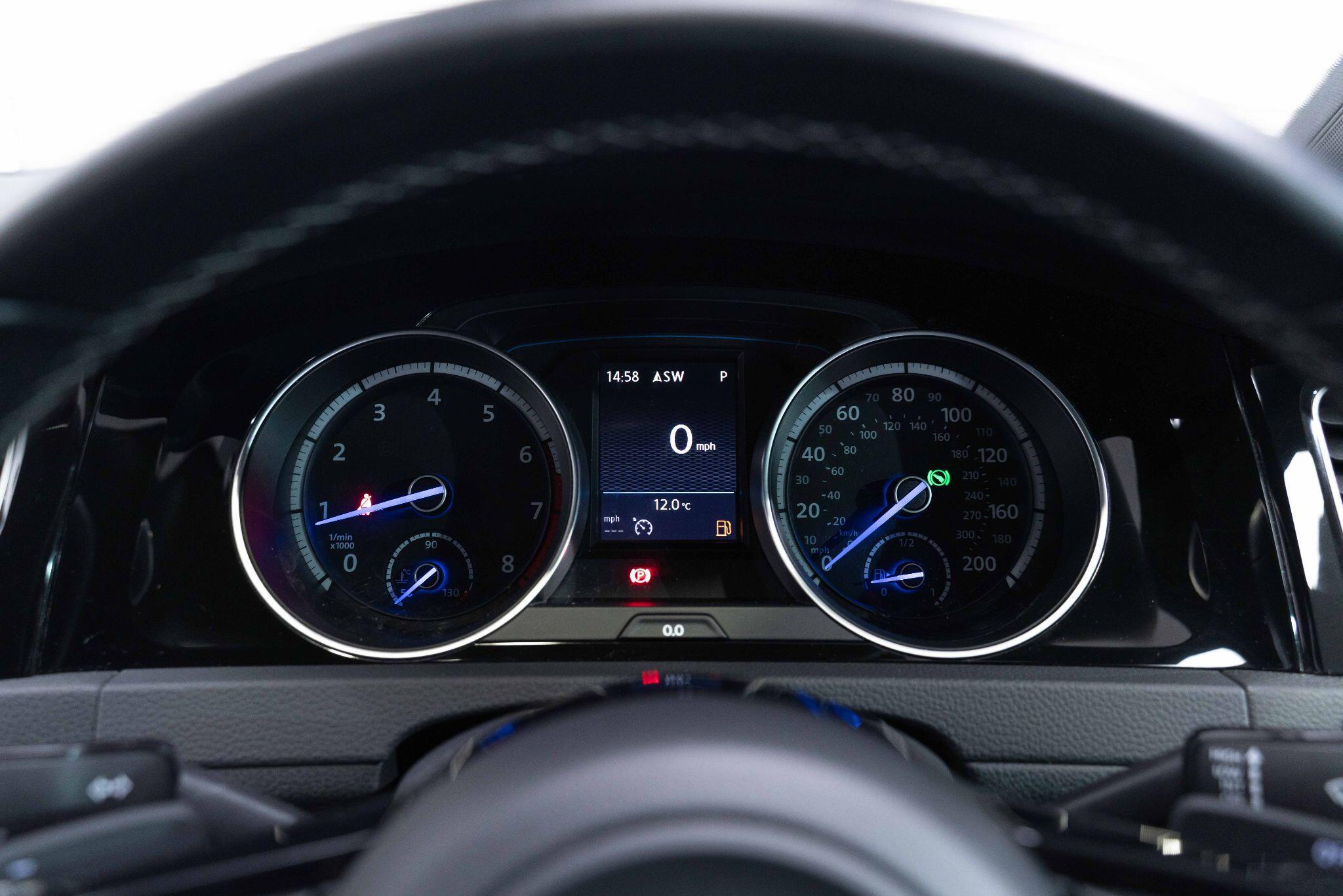 Volkswagen Golf - Image 33