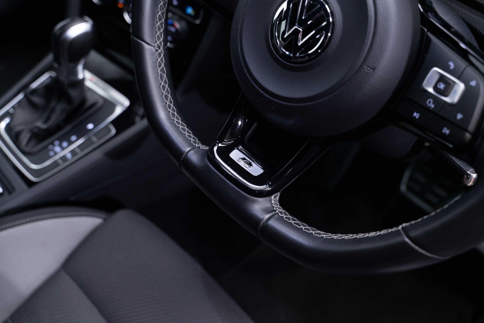 Volkswagen Golf - Image 34