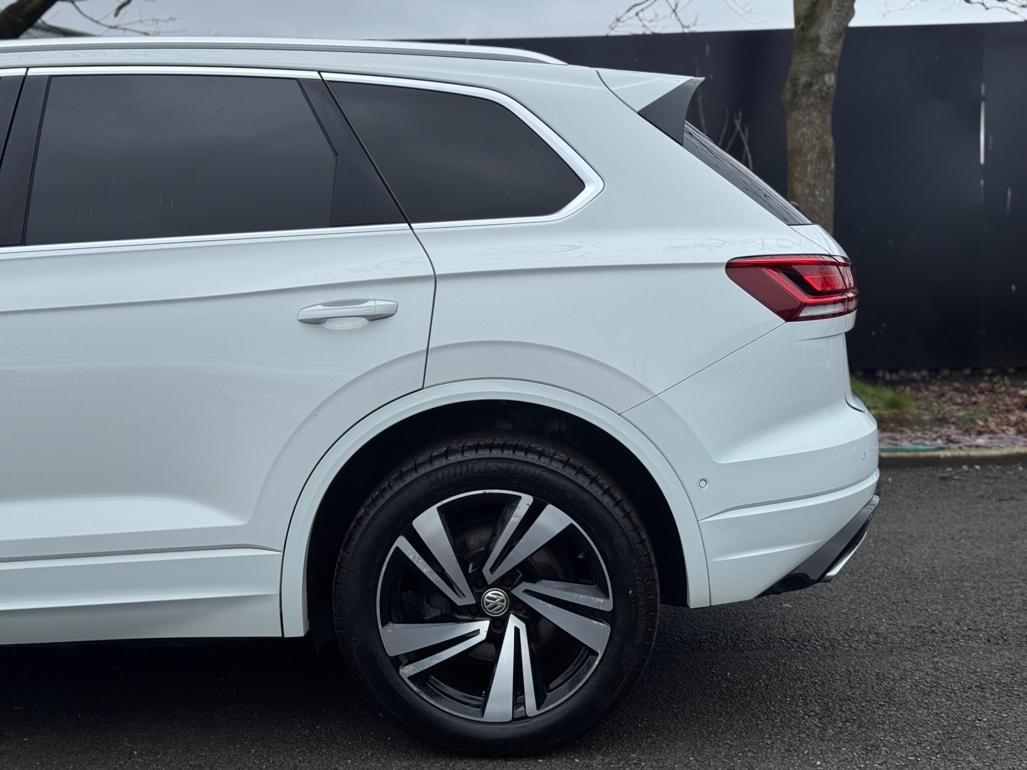 Volkswagen Touareg - Image 37
