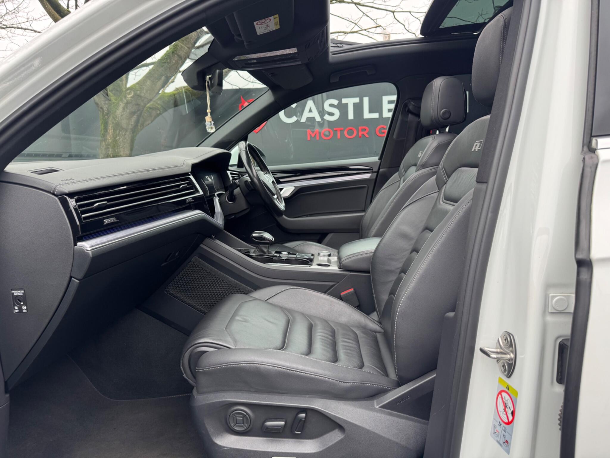 Volkswagen Touareg - Image 54