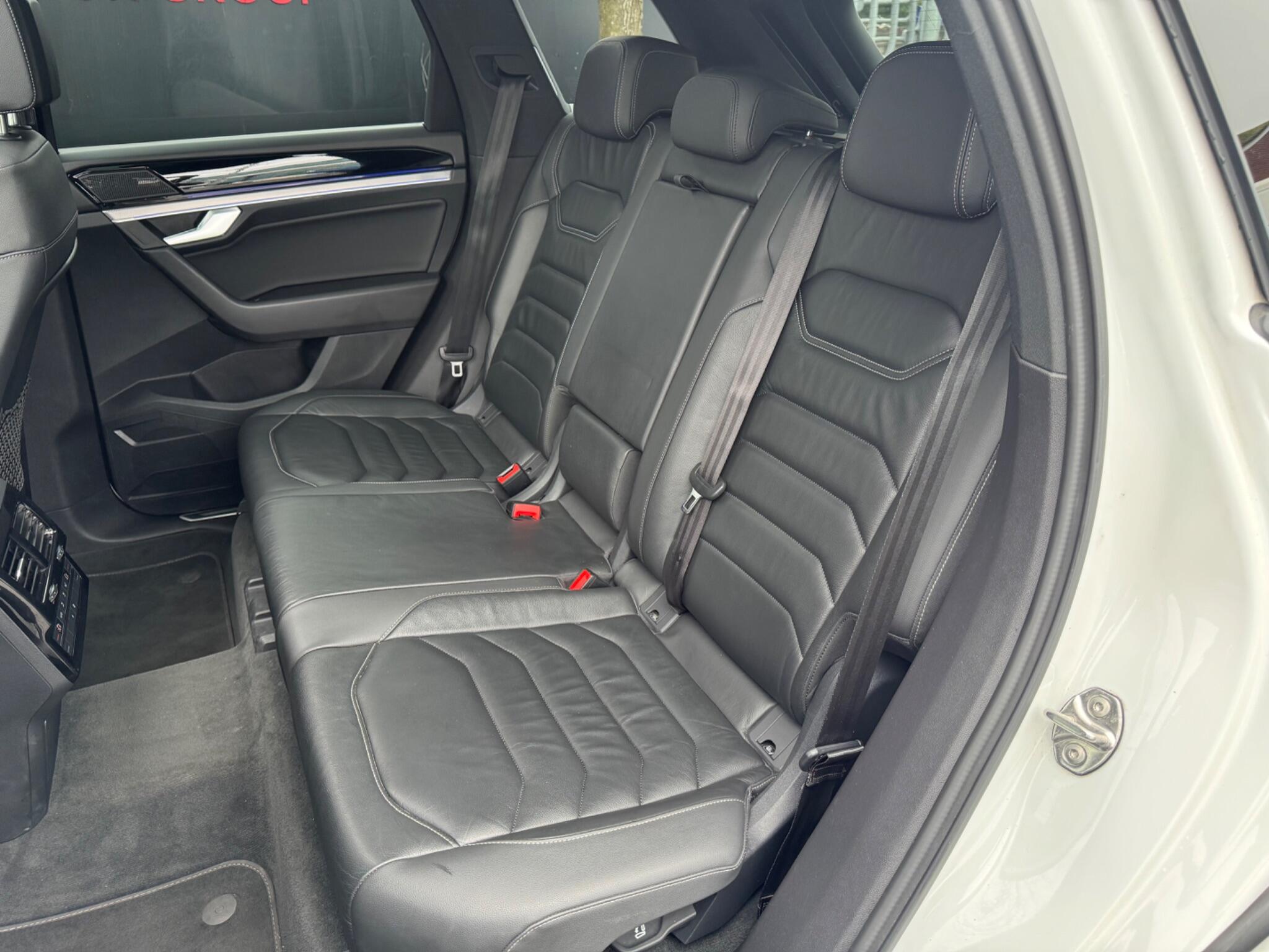 Volkswagen Touareg - Image 19