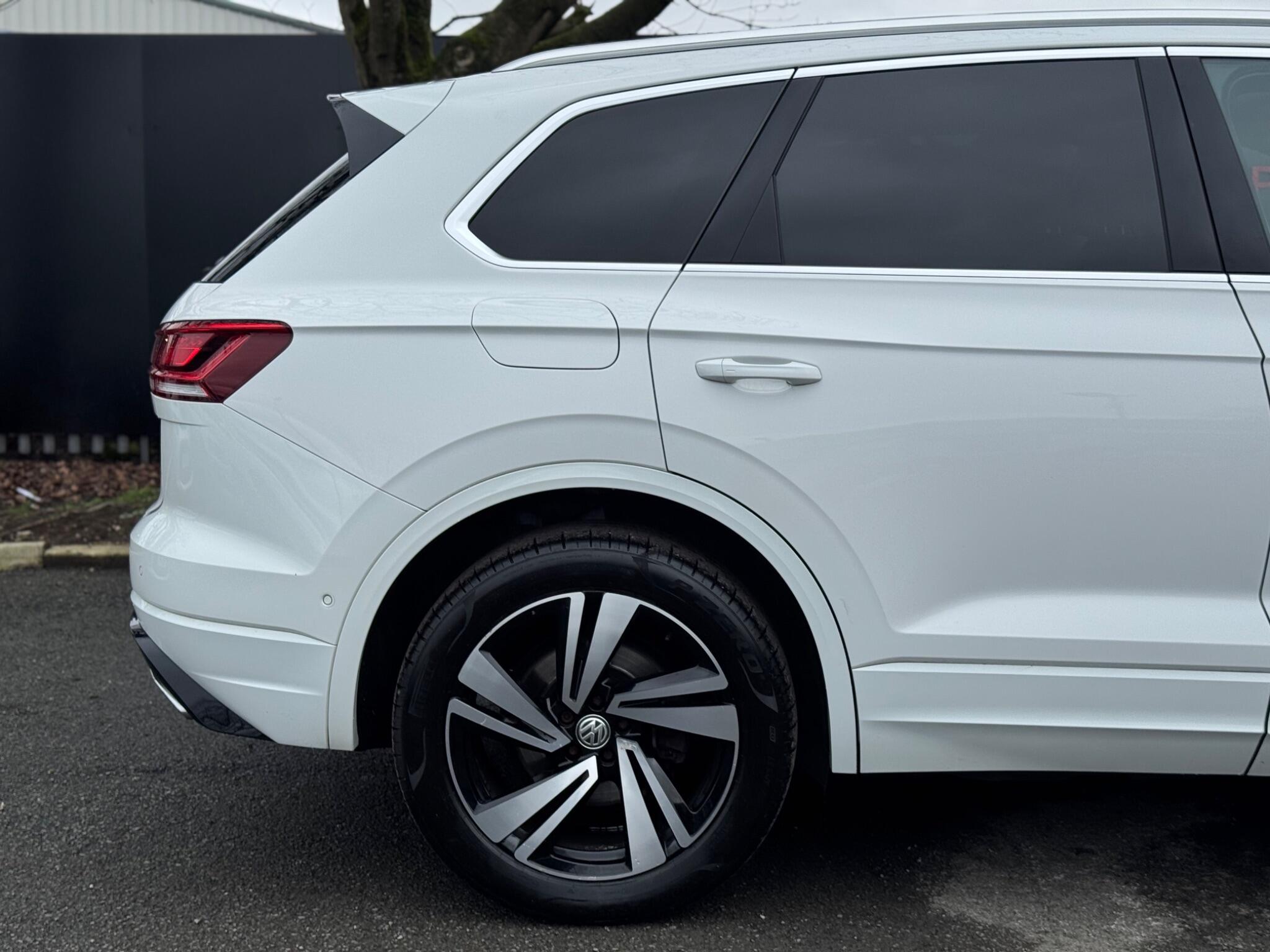 Volkswagen Touareg - Image 39