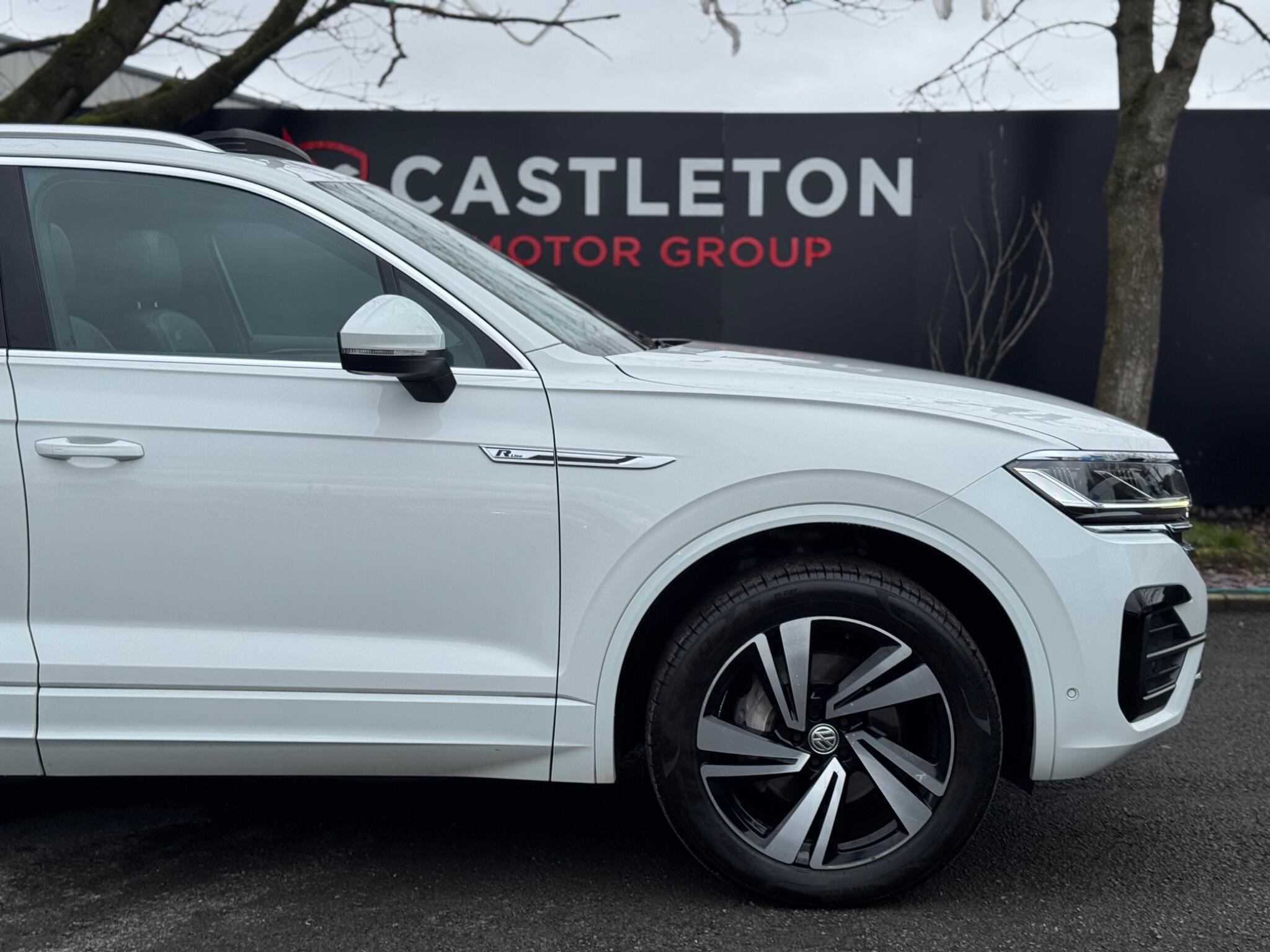 Volkswagen Touareg - Image 10