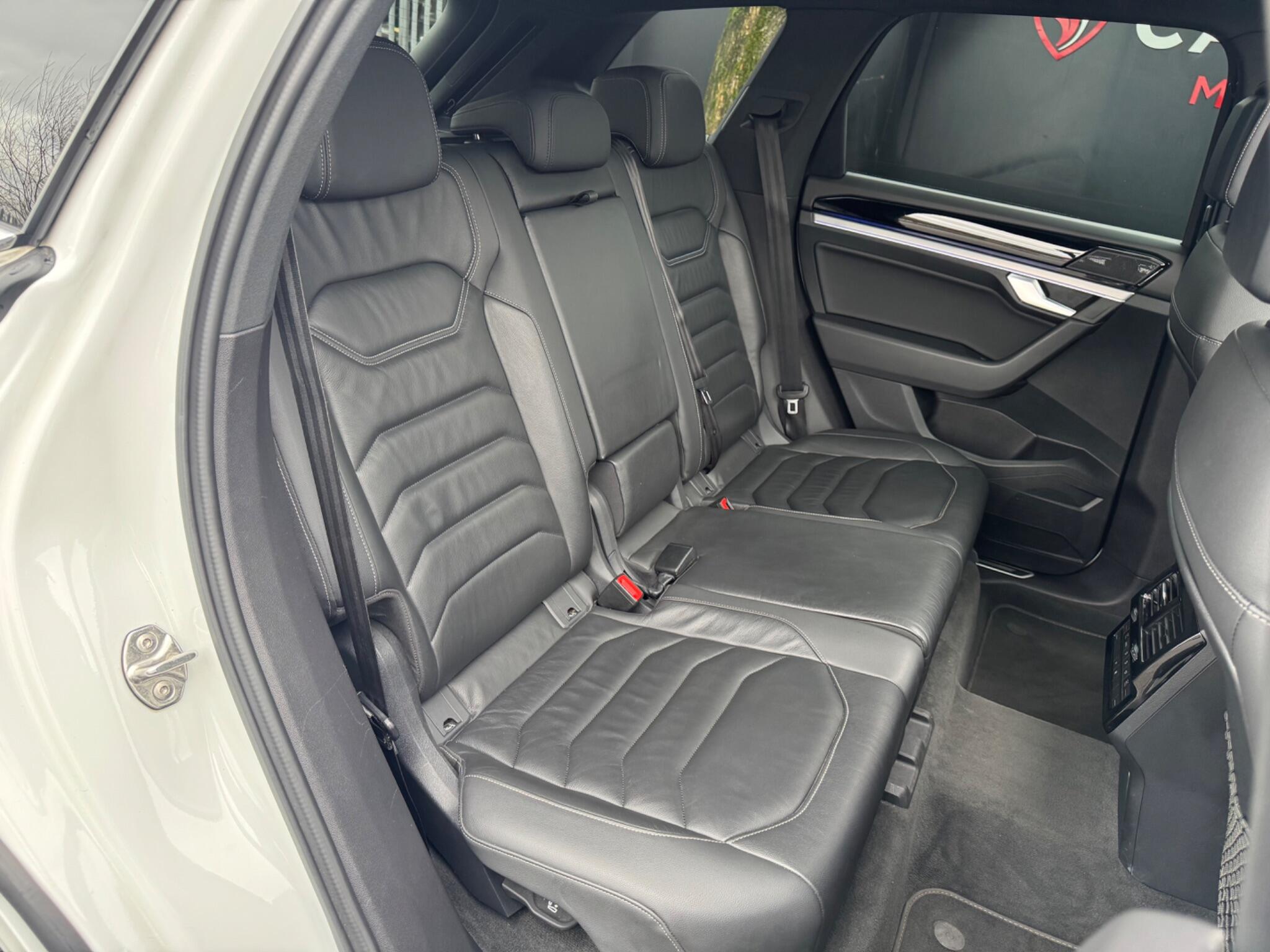 Volkswagen Touareg - Image 21