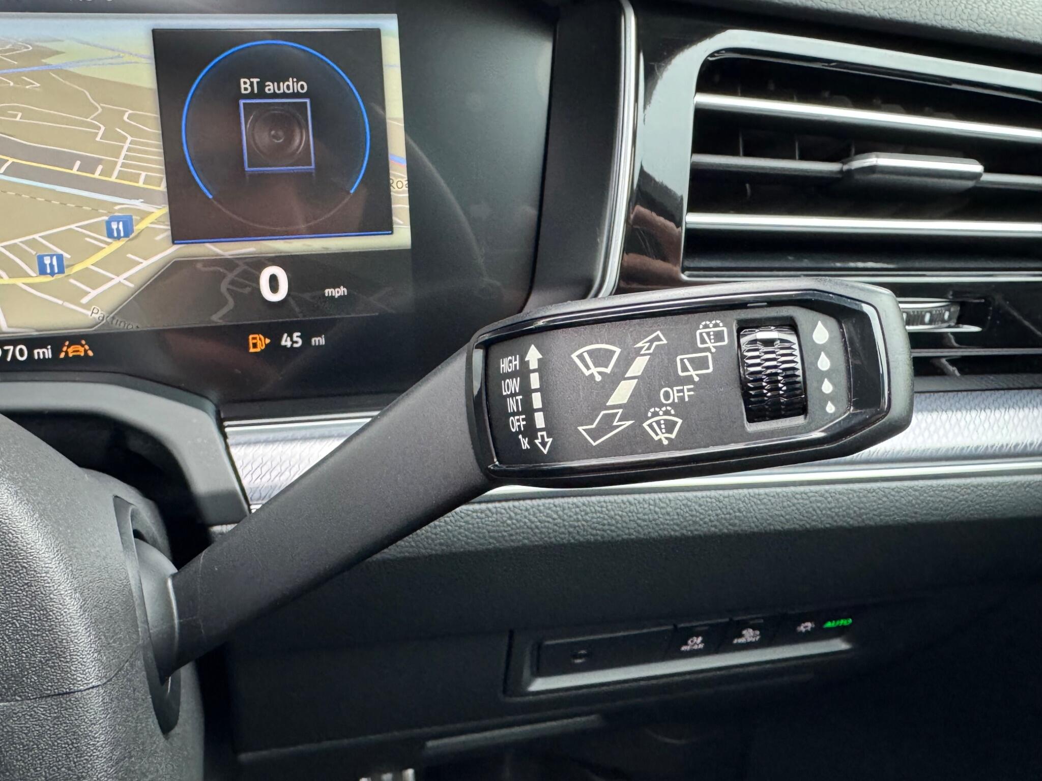 Volkswagen Touareg - Image 24