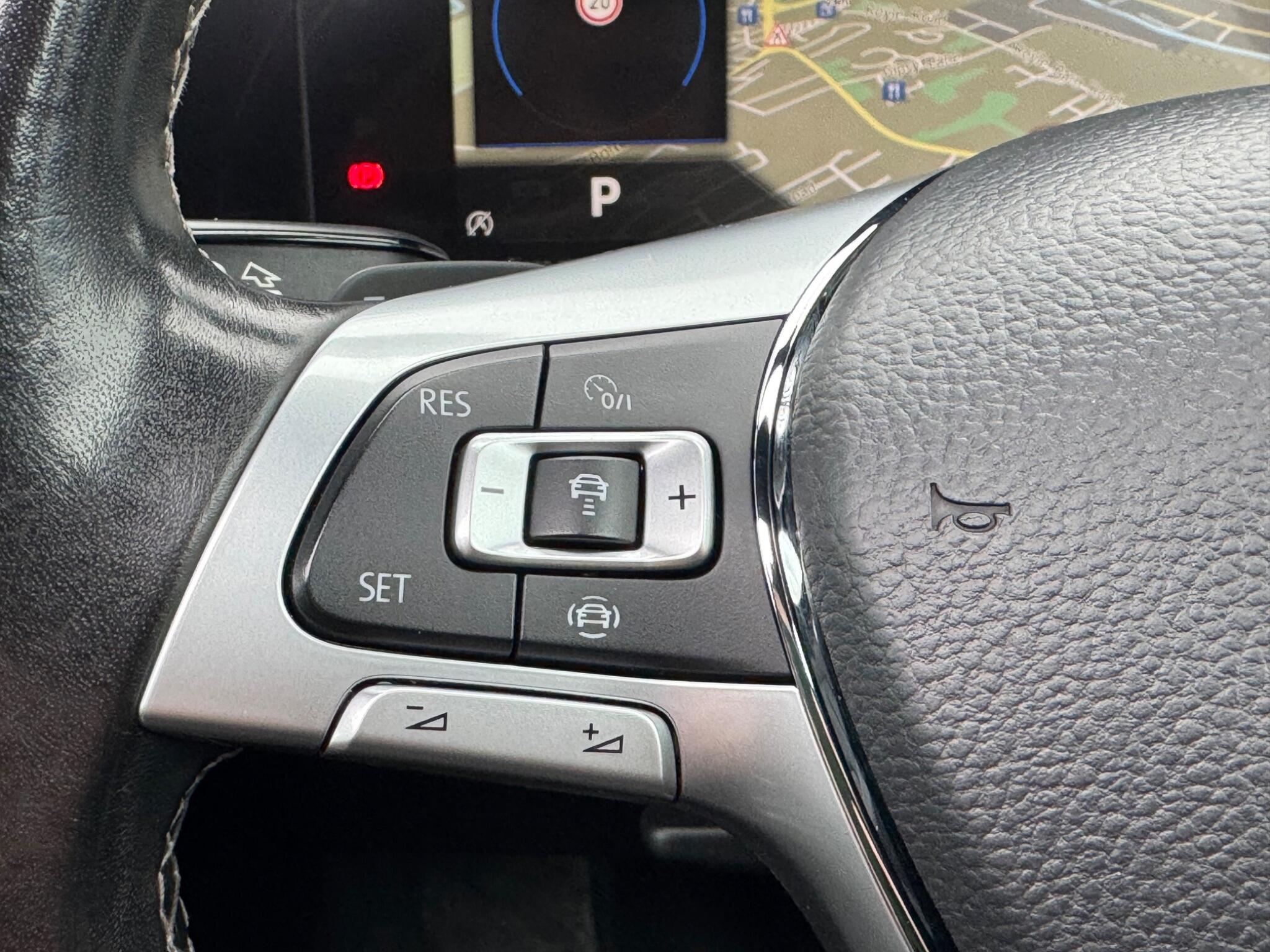 Volkswagen Touareg - Image 25