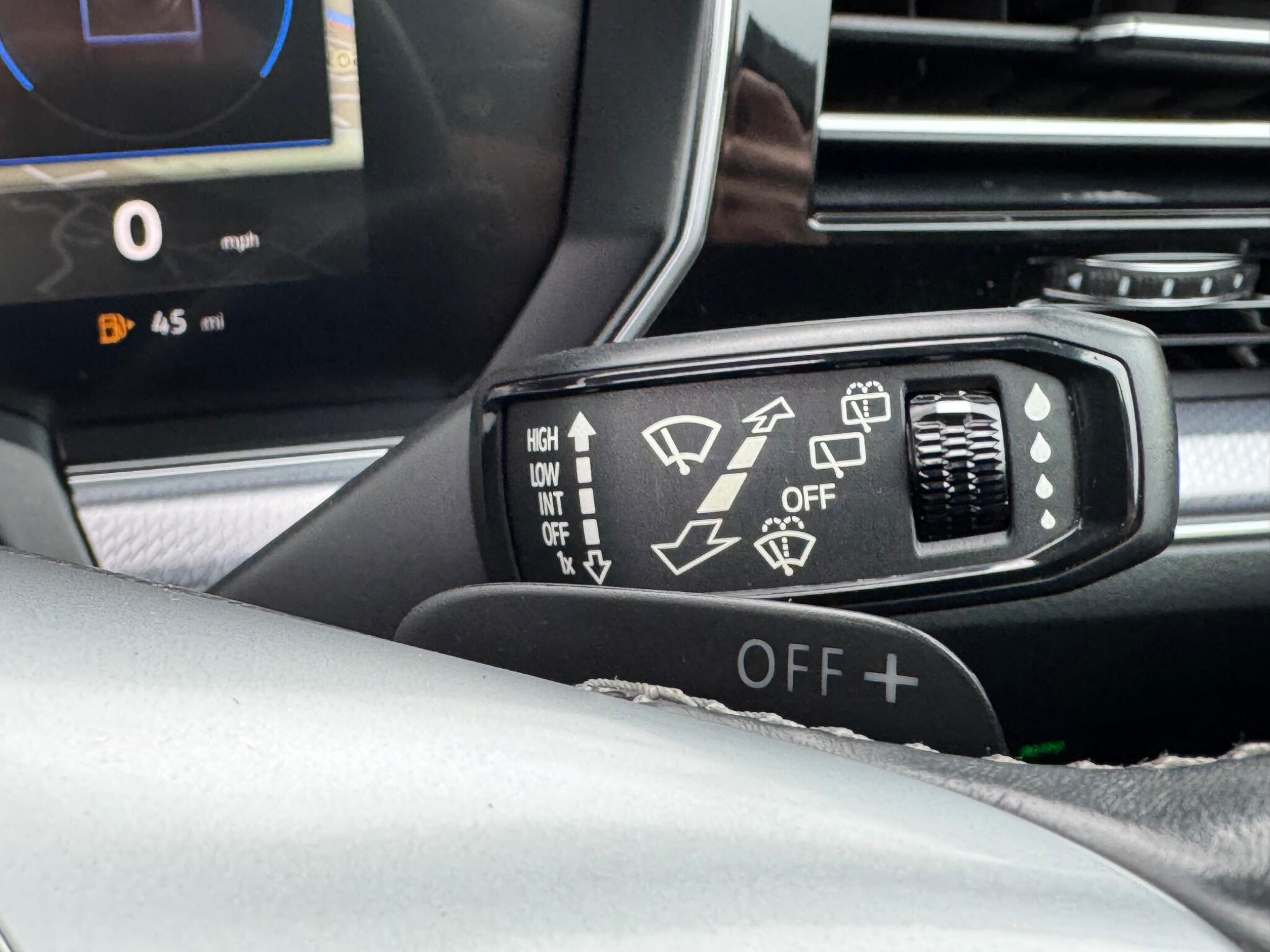 Volkswagen Touareg - Image 30