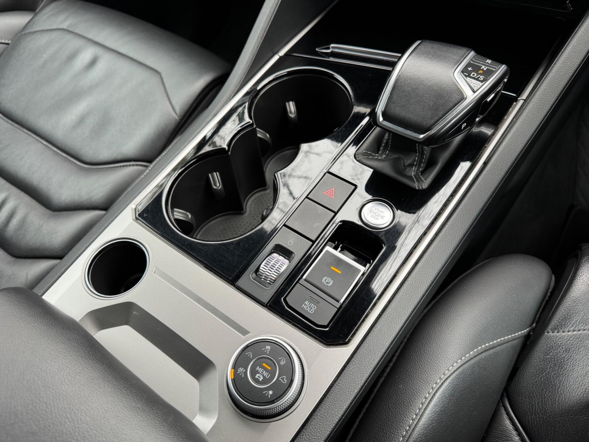 Volkswagen Touareg - Image 12