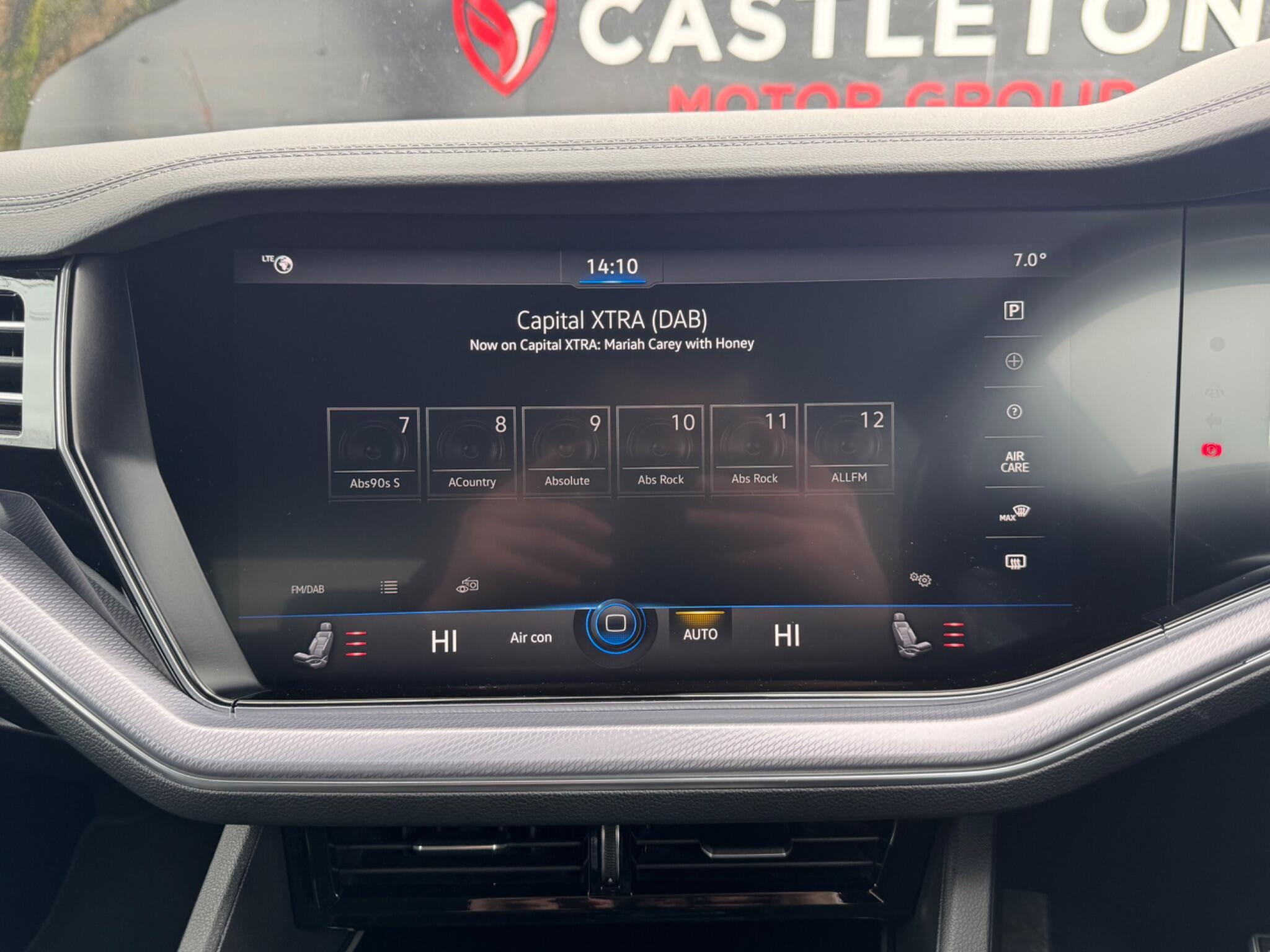 Volkswagen Touareg - Image 40