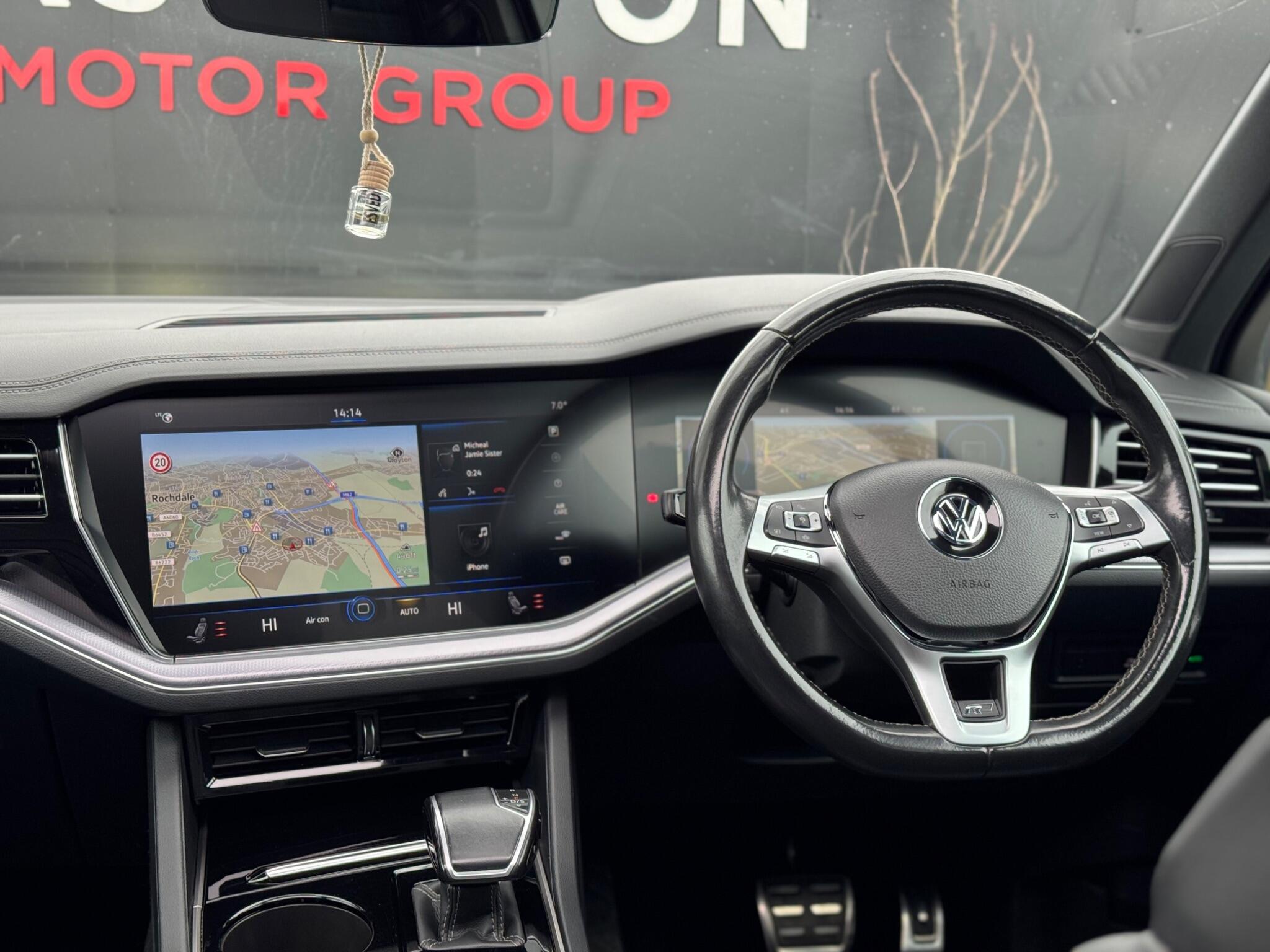 Volkswagen Touareg - Image 13